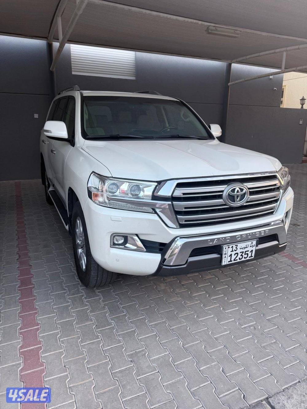 لاند كروزر v8 صبغ وكالة،،  مالك اول،، مخمل،، وارد الساير0