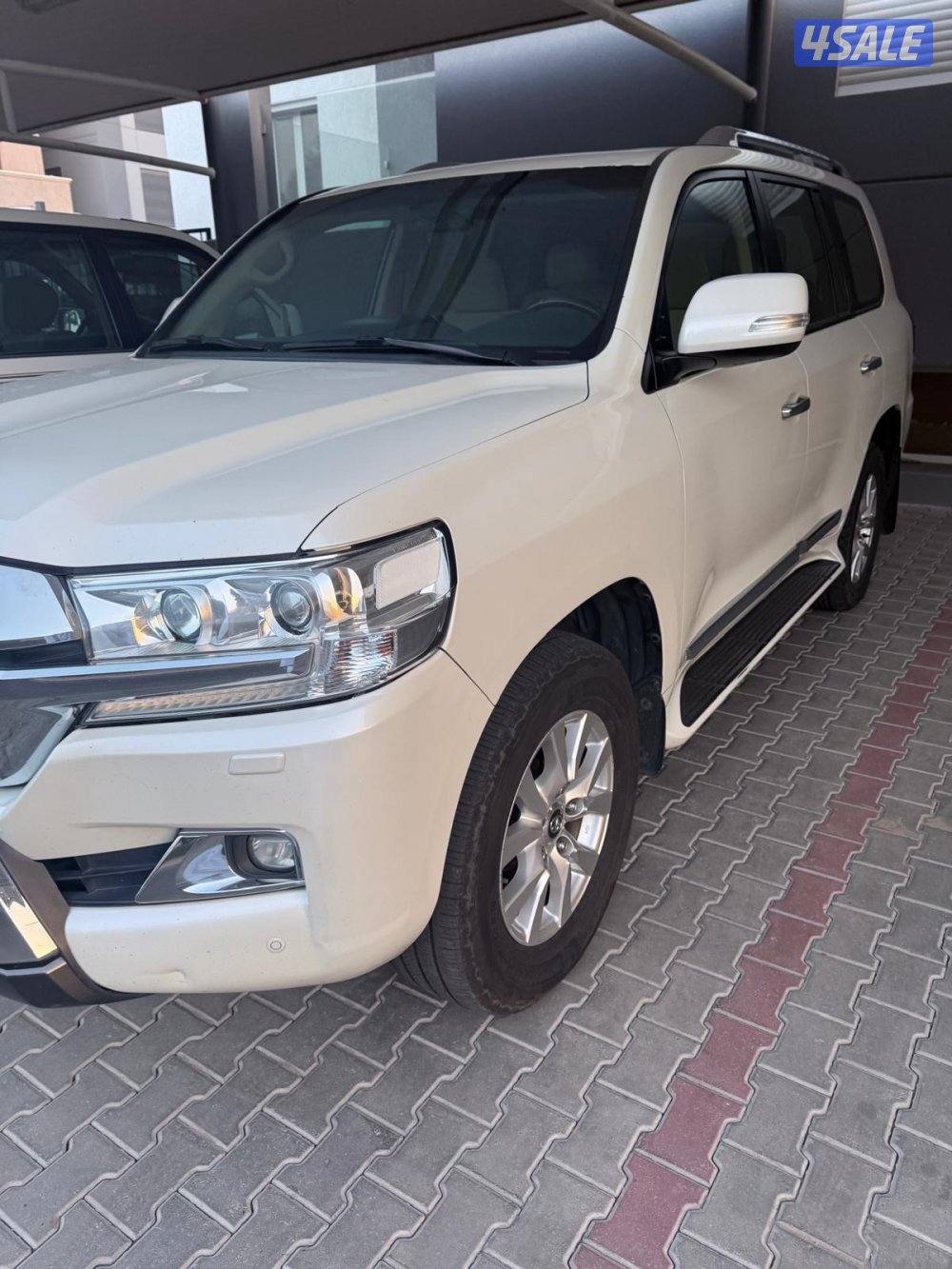 لاند كروزر v8 صبغ وكالة،،  مالك اول،، مخمل،، وارد الساير1