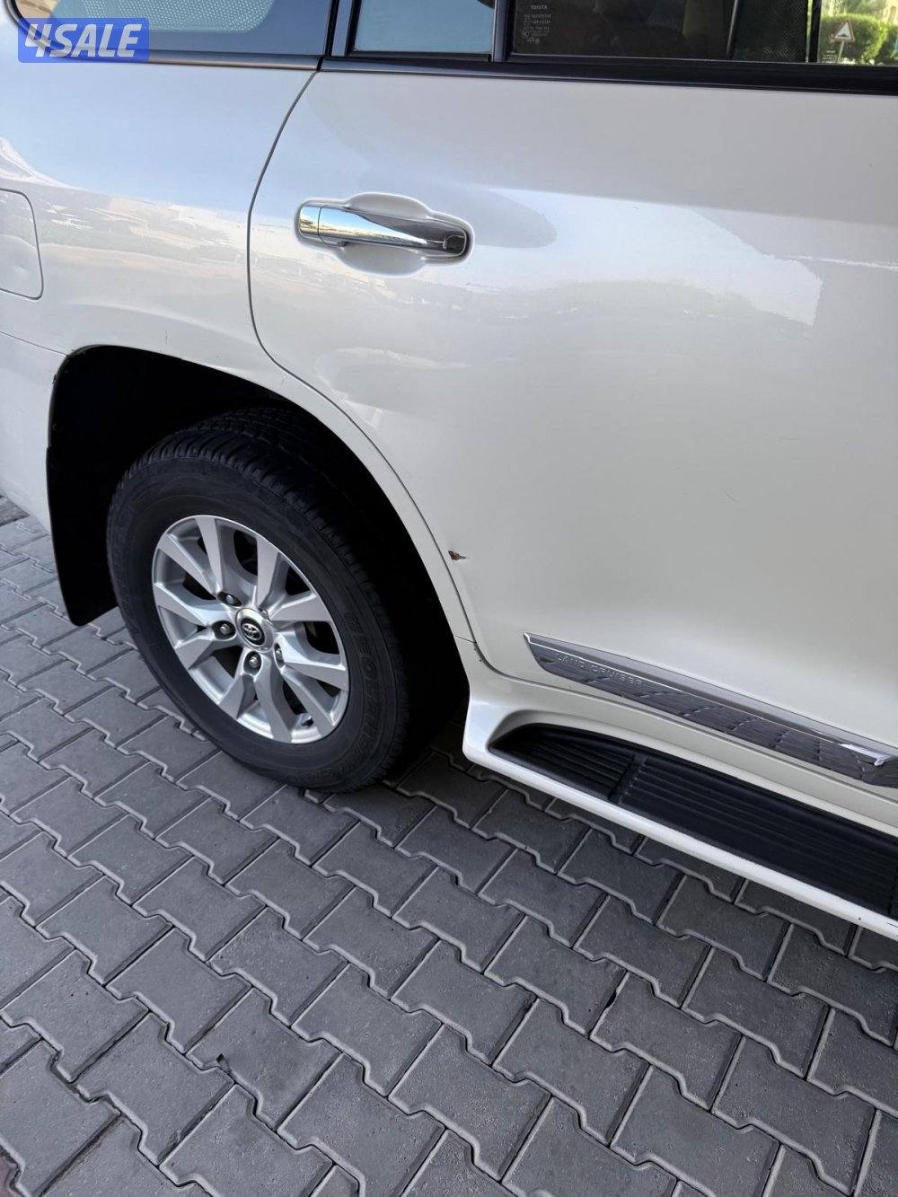 لاند كروزر v8 صبغ وكالة،،  مالك اول،، مخمل،، وارد الساير4