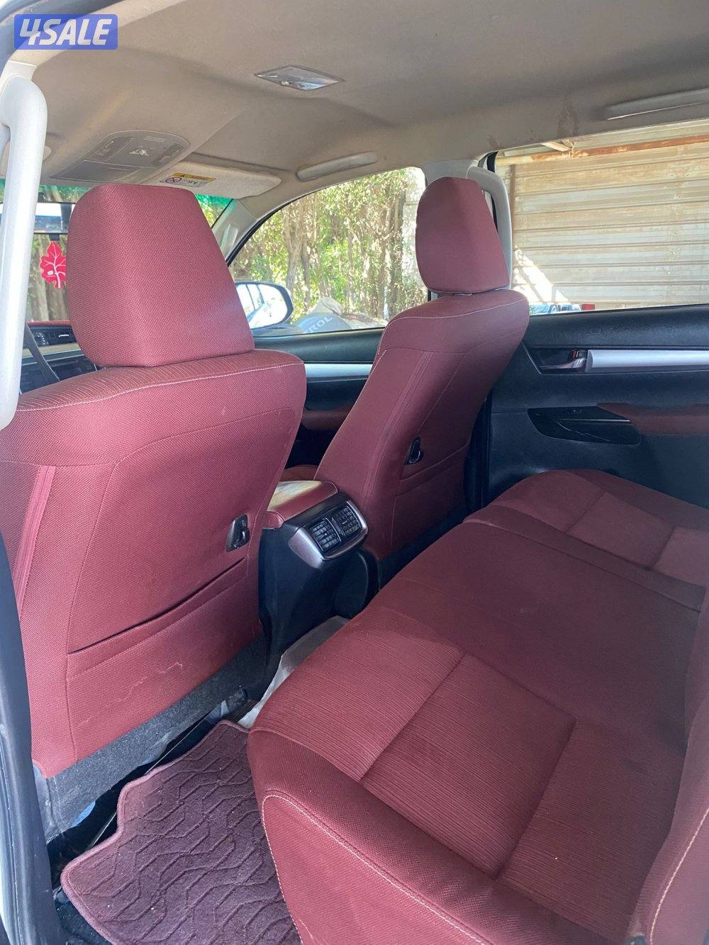 للبيع تويوتا هايلكس دبل قير عادي ماشي 330شرط الفحص4