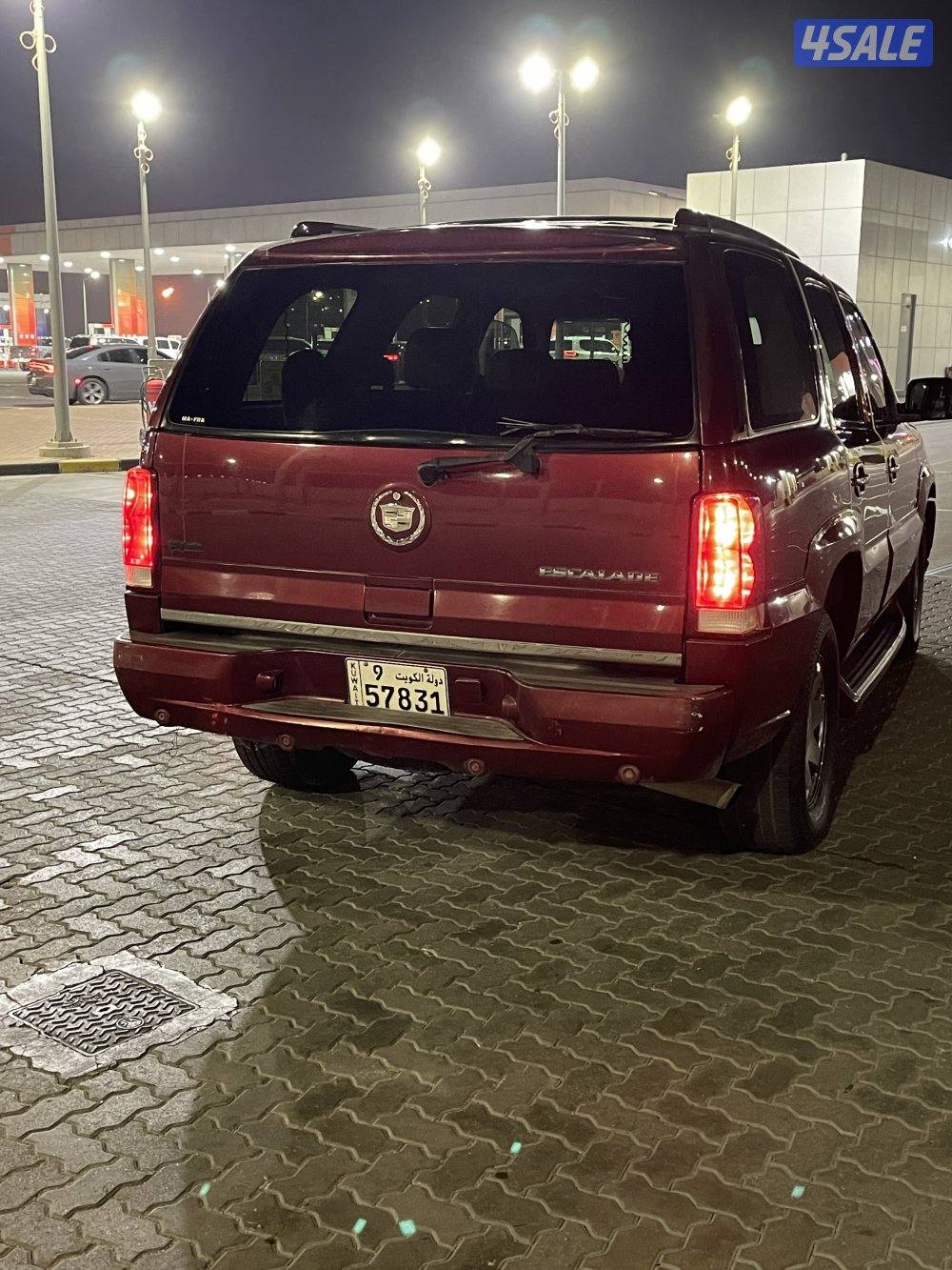 للبيع اسكاليد موديل ٢٠٠٣3