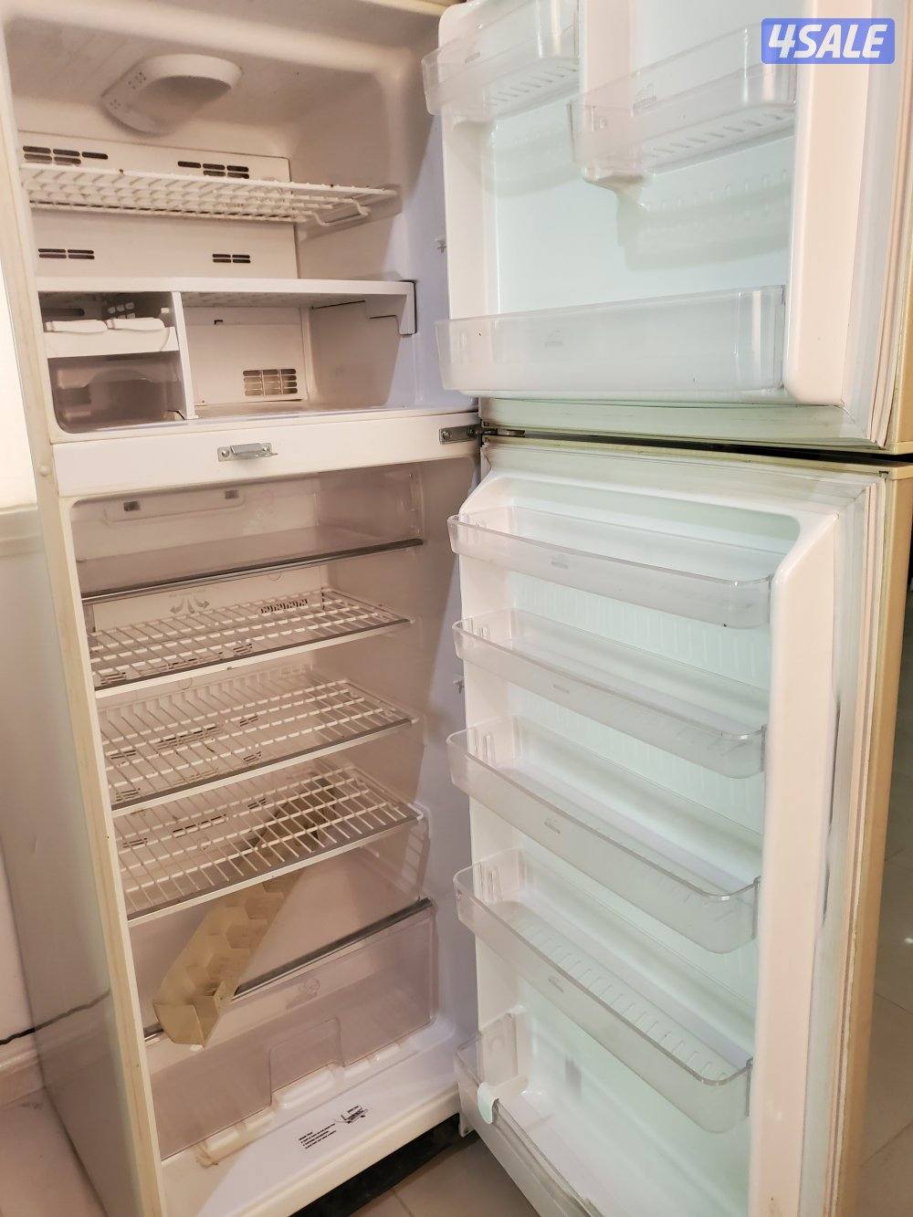 ثلاجة  شبه جديدة0