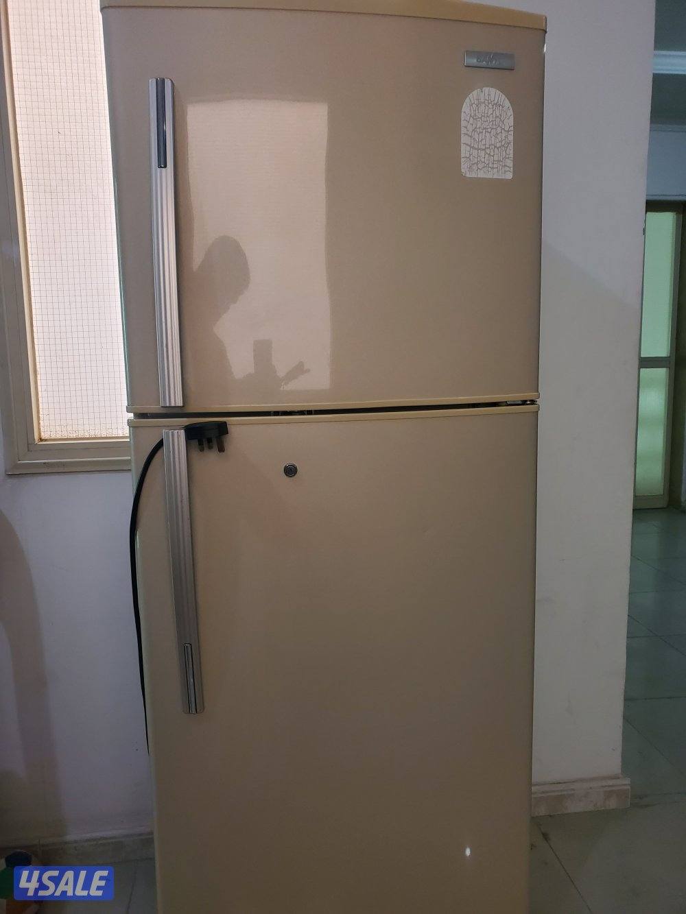 ثلاجة  شبه جديدة1