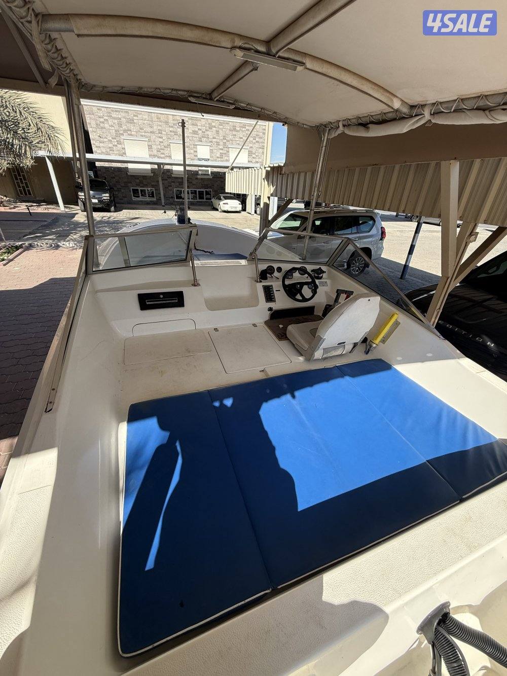 للبيع عماني ٢٠ قدم2