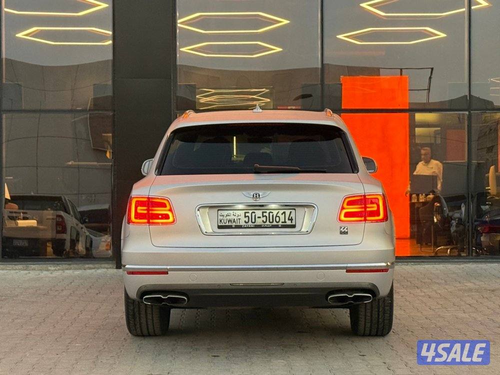 BENTLEY BENTAYGA V8_ 20193