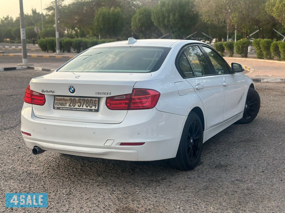 للبيع BMW 320i  موديل 20121