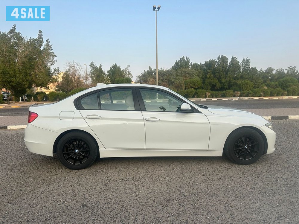 للبيع BMW 320i  موديل 20127