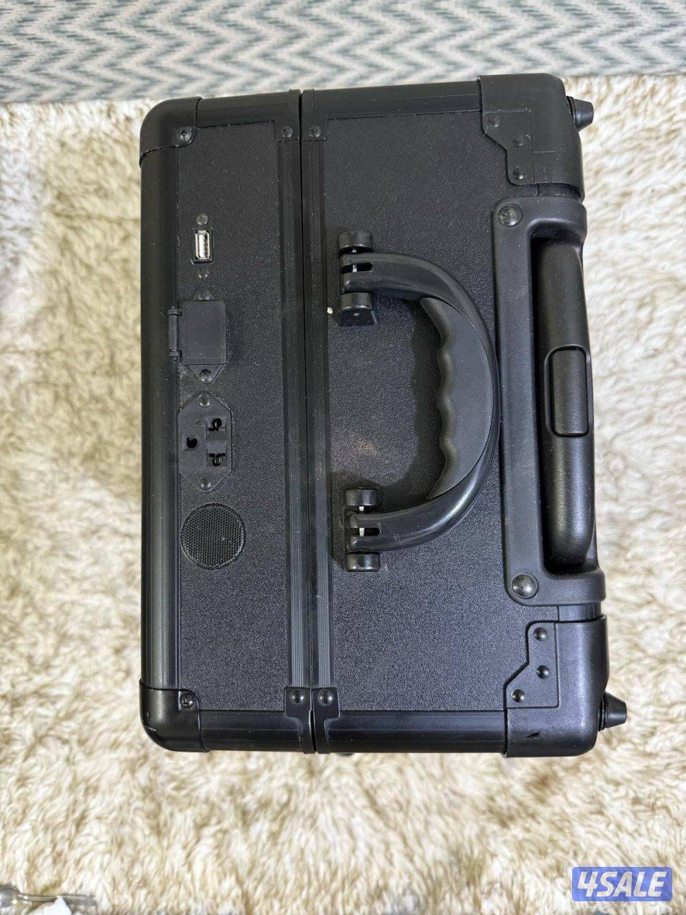 شنطة مكياج بسماعة وبلوتوث واضاءة تاتش بدرجات مختلفة وشاحن usb0