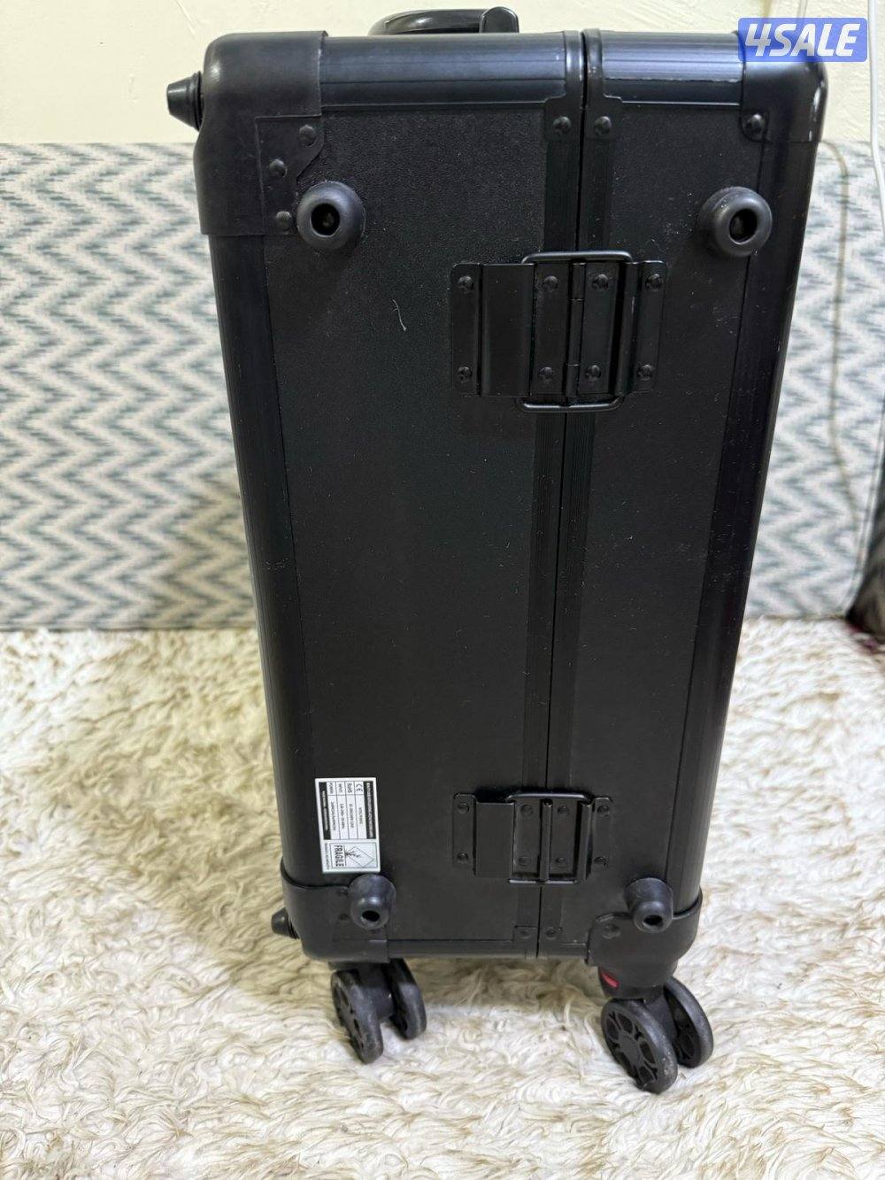 شنطة مكياج بسماعة وبلوتوث واضاءة تاتش بدرجات مختلفة وشاحن usb1