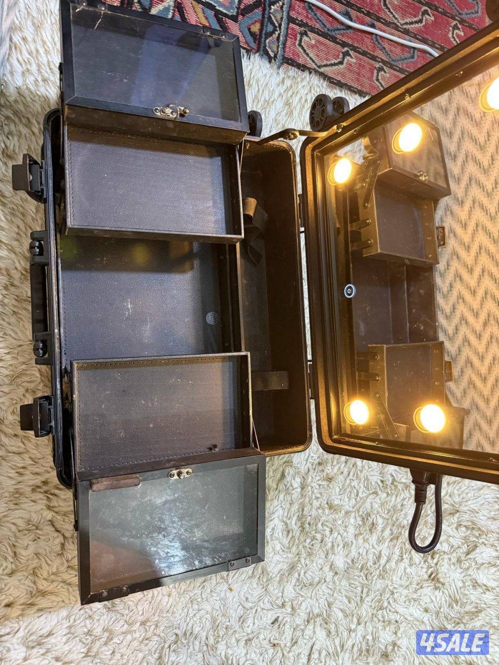 شنطة مكياج بسماعة وبلوتوث واضاءة تاتش بدرجات مختلفة وشاحن usb2