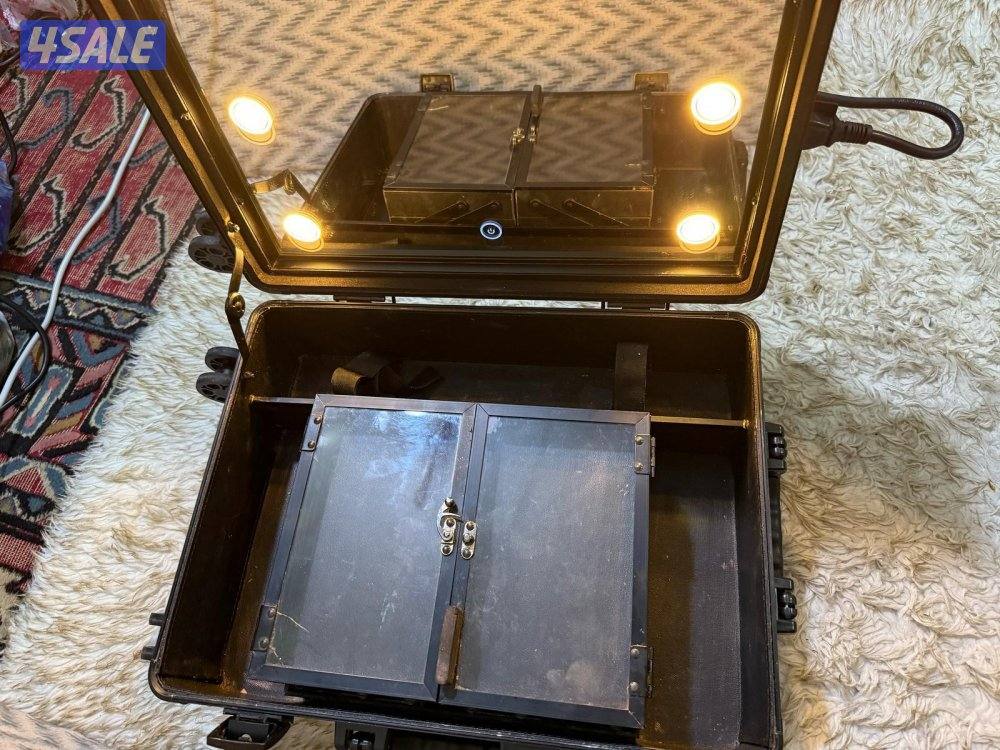 شنطة مكياج بسماعة وبلوتوث واضاءة تاتش بدرجات مختلفة وشاحن usb3