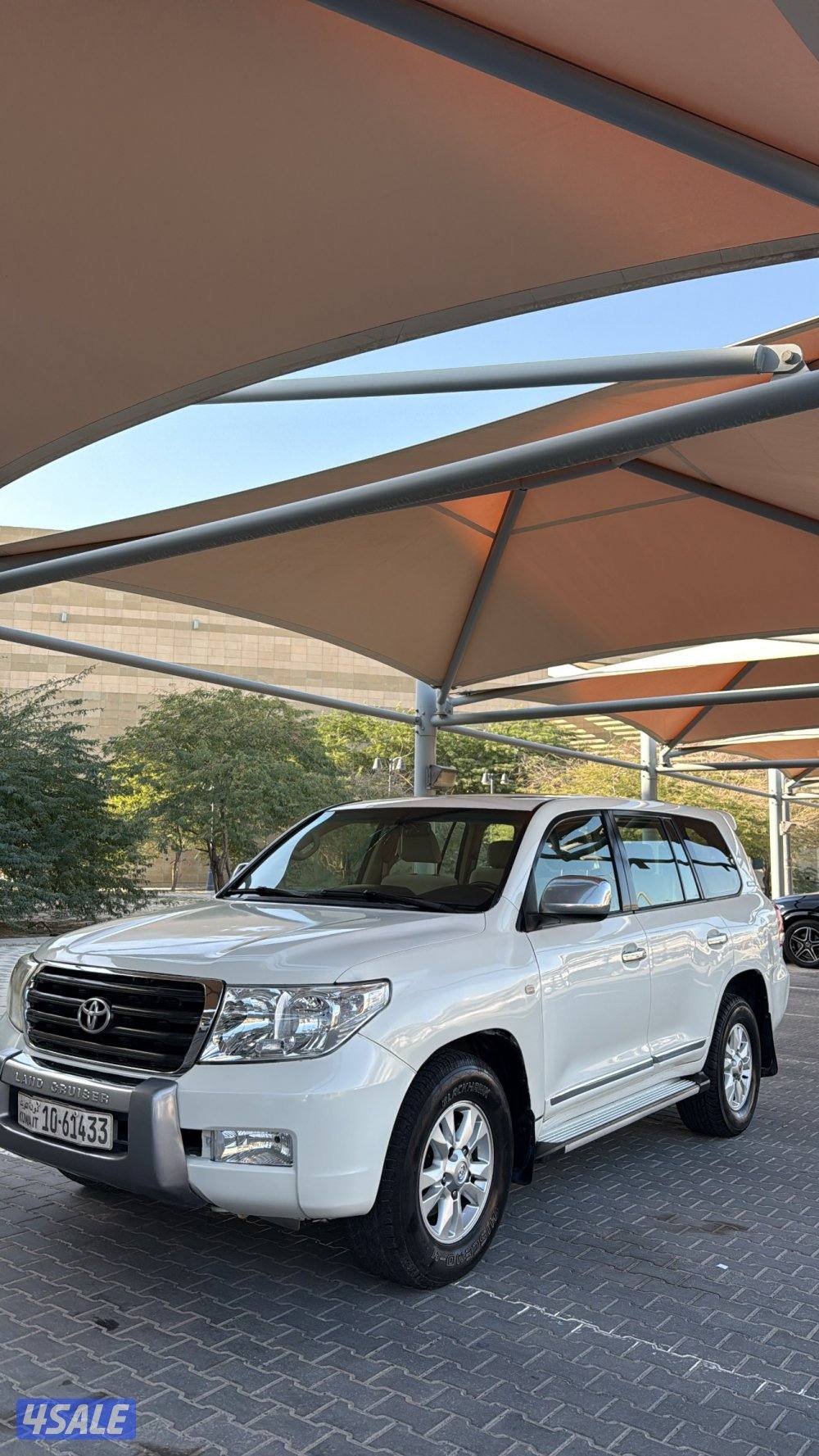 للبيع لاند 2011 V80