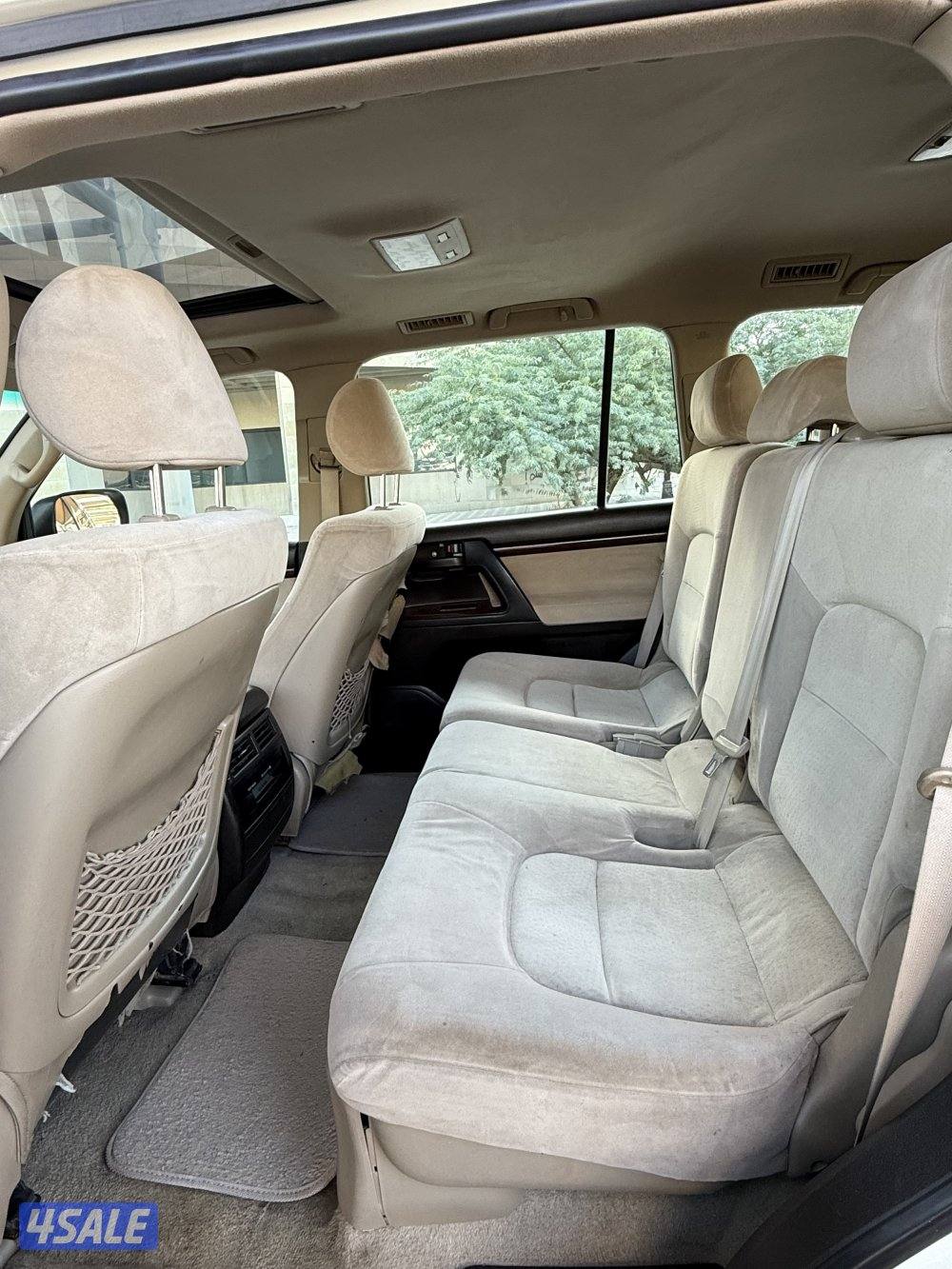 للبيع لاند 2011 V82