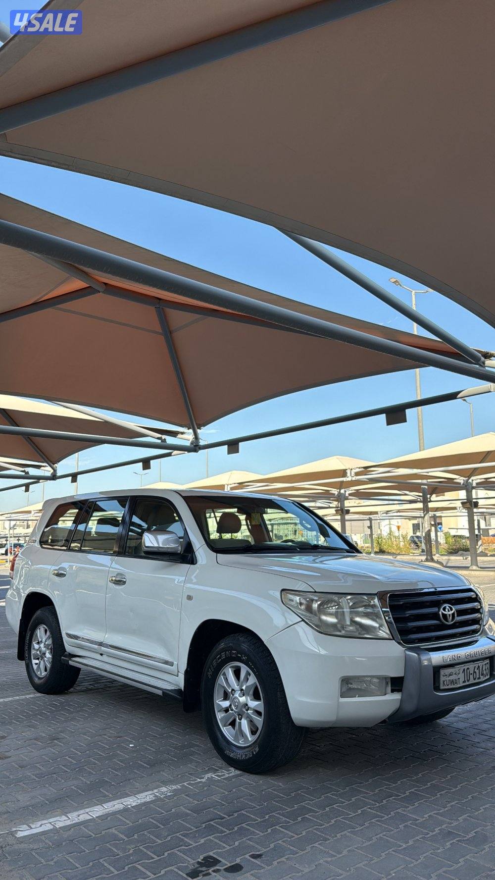 للبيع لاند 2011 V83