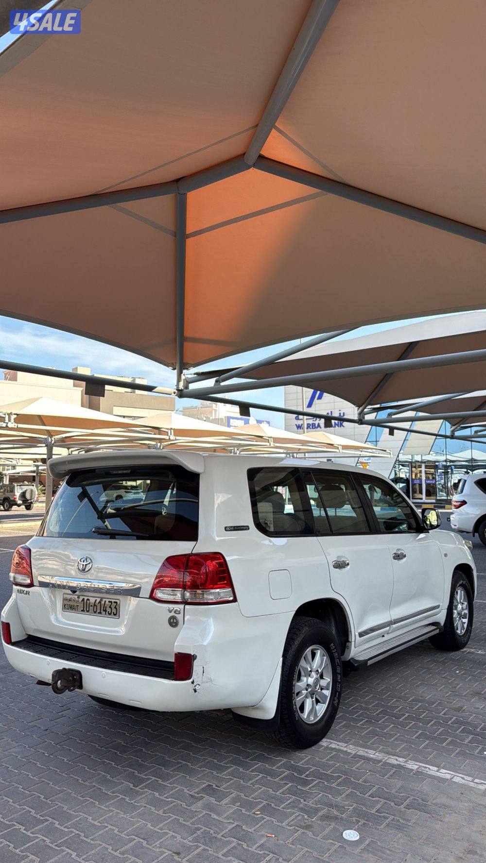 للبيع لاند 2011 V84