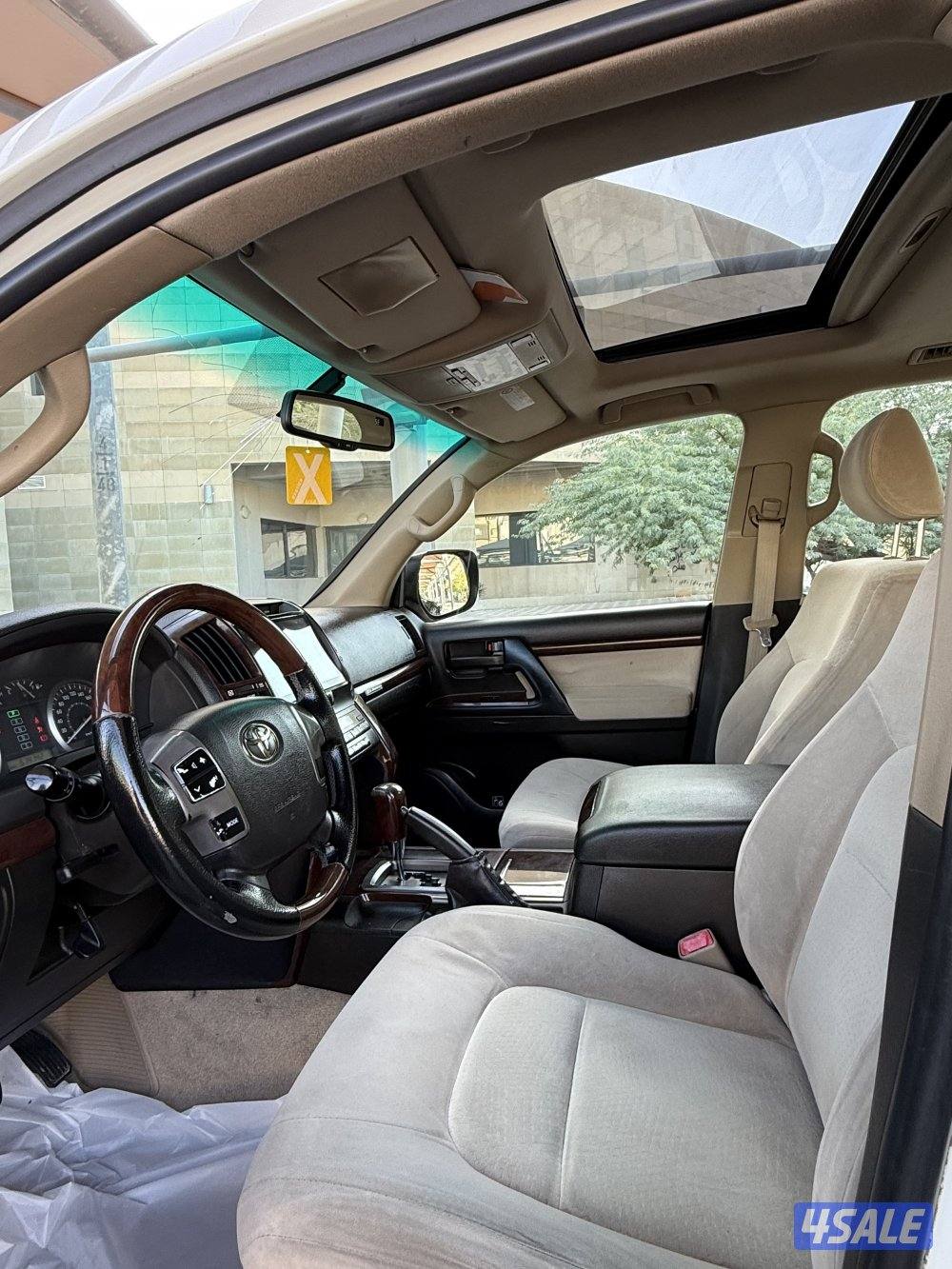 للبيع لاند 2011 V85