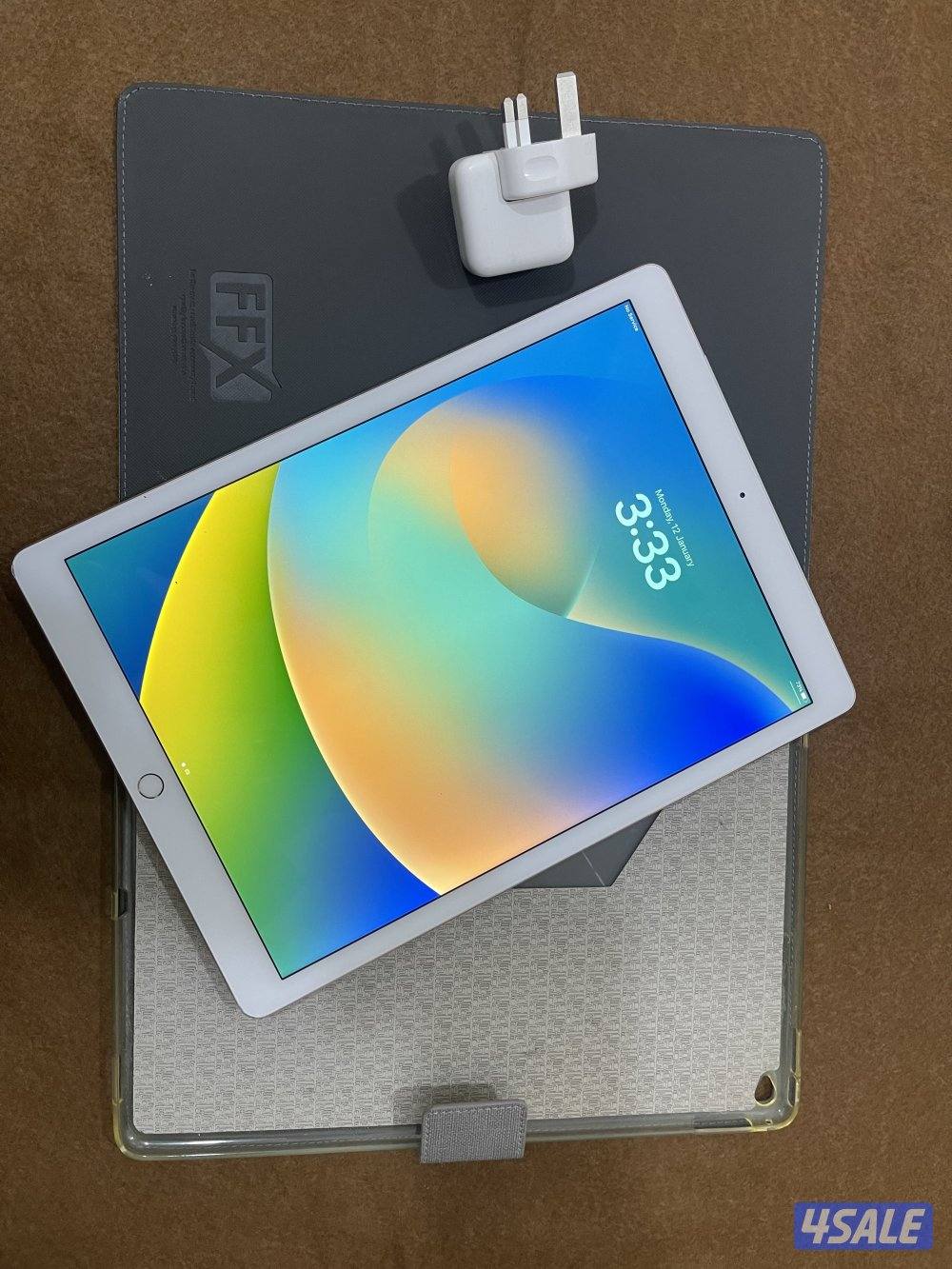 ايباد ابل برو 12.9 انش 128!قيقا خط شريحة موديل 2017مع الاغراض2