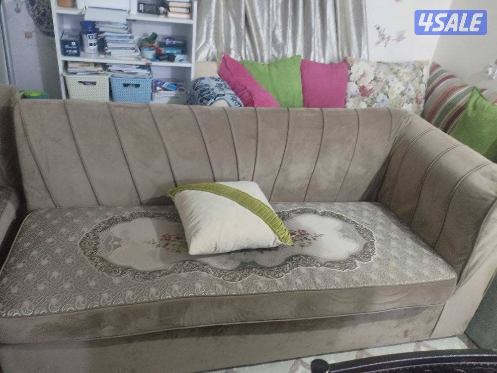 Sofa l in a good conditiin2