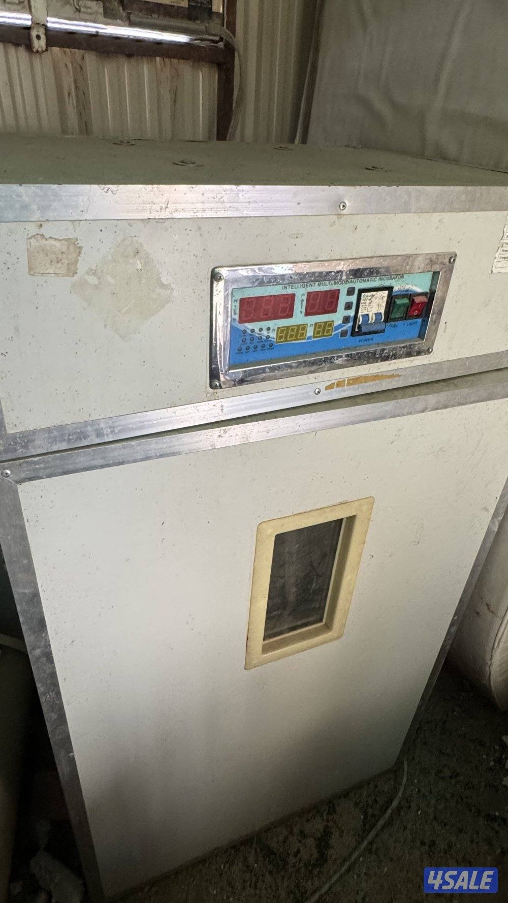 فقاسة صغيره وكبيره0