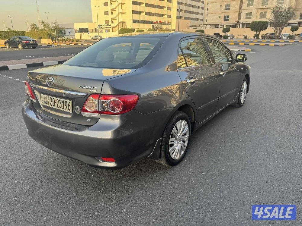 للبيع كرولا موديل 20133