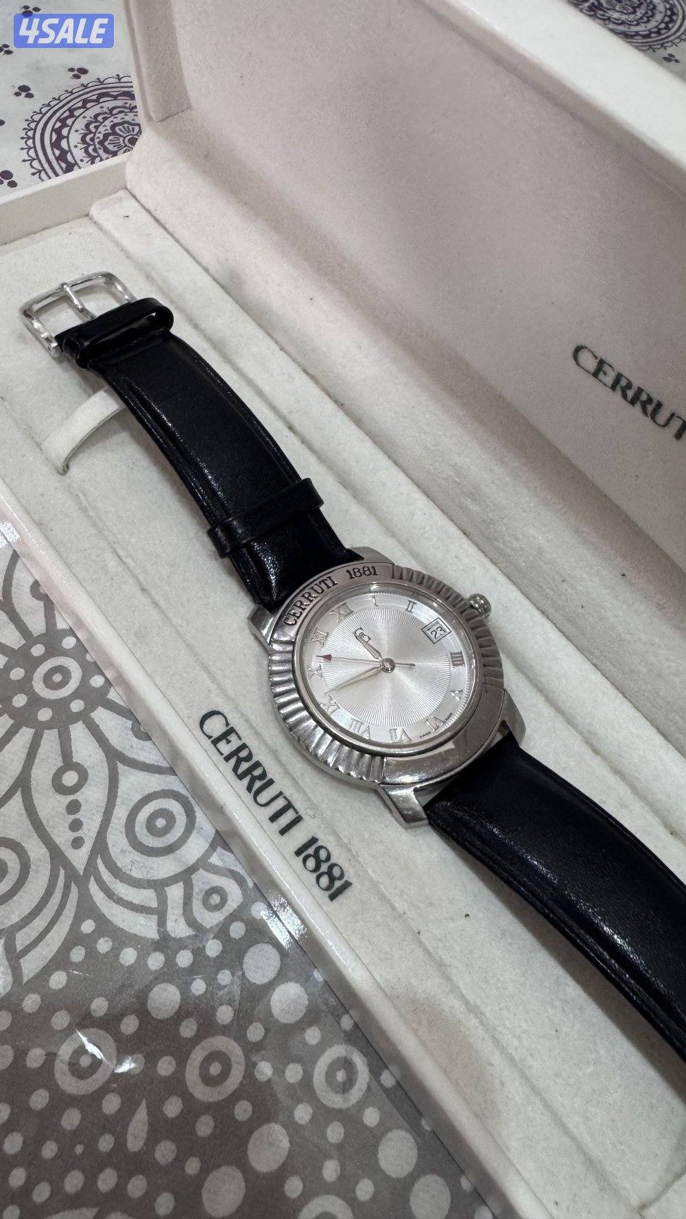 للبيع ساعة استعمال خفيف0