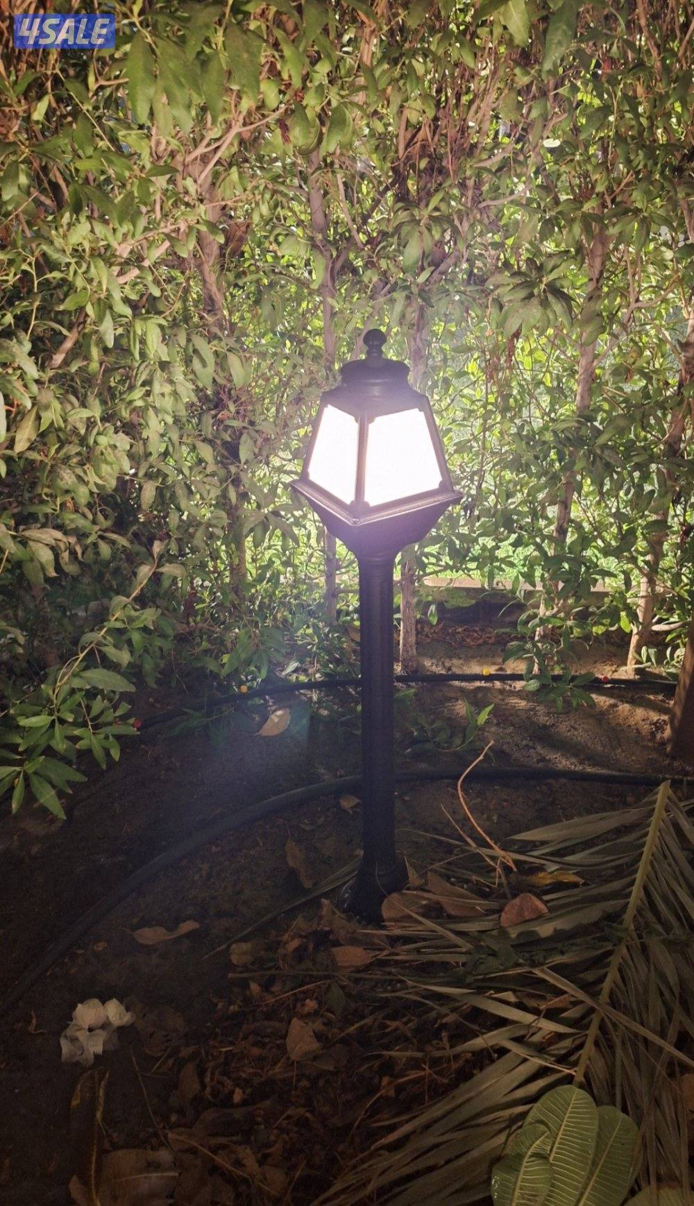 للبيع اضائه حديقه عاموديه ارتفاع 1 متر بالكرتون شبه جديده0