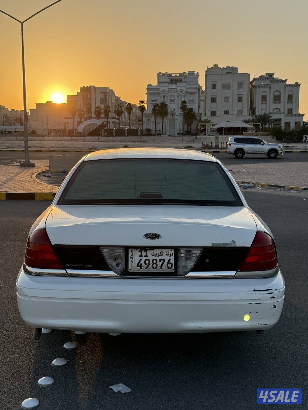 كراون فكتوريا 2011 ماشي ٥٠٠ الف بحاله جيده3
