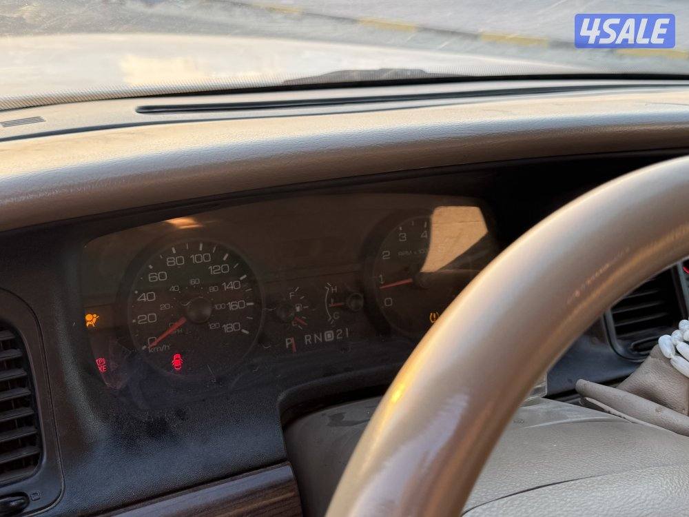 كراون فكتوريا 2011 ماشي ٥٠٠ الف بحاله جيده4