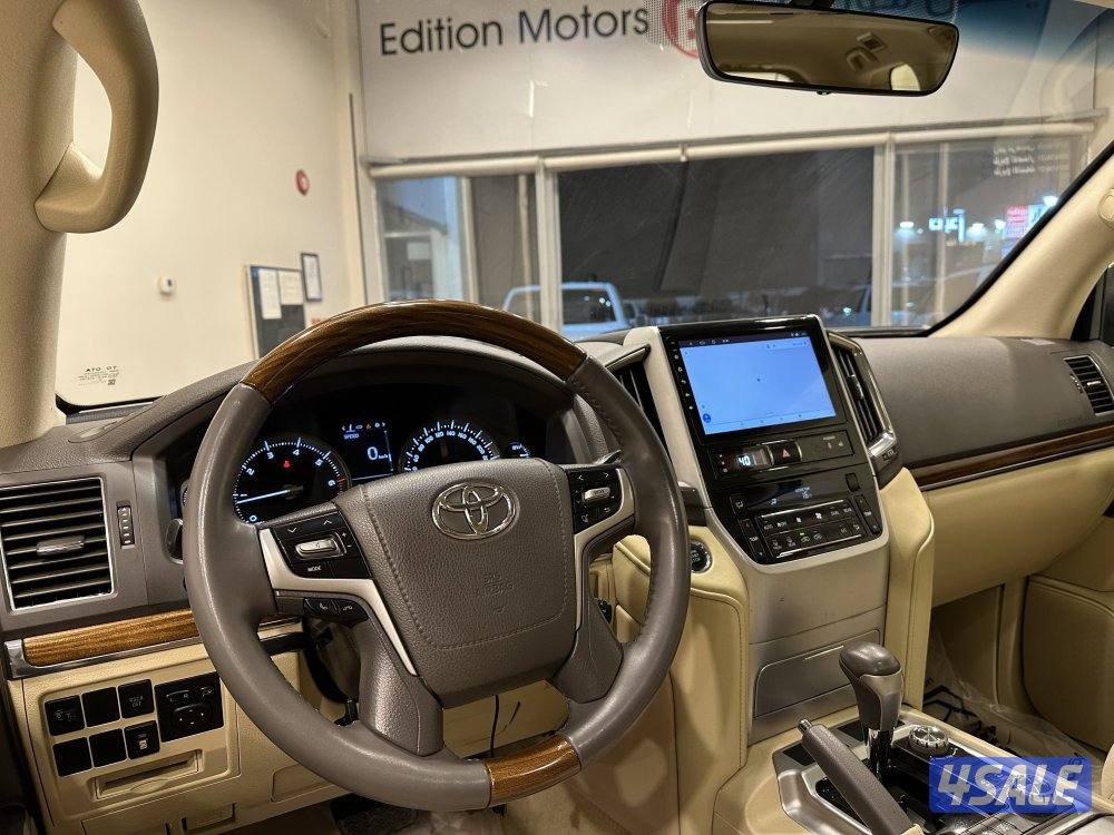 لاندكروزر VXR8