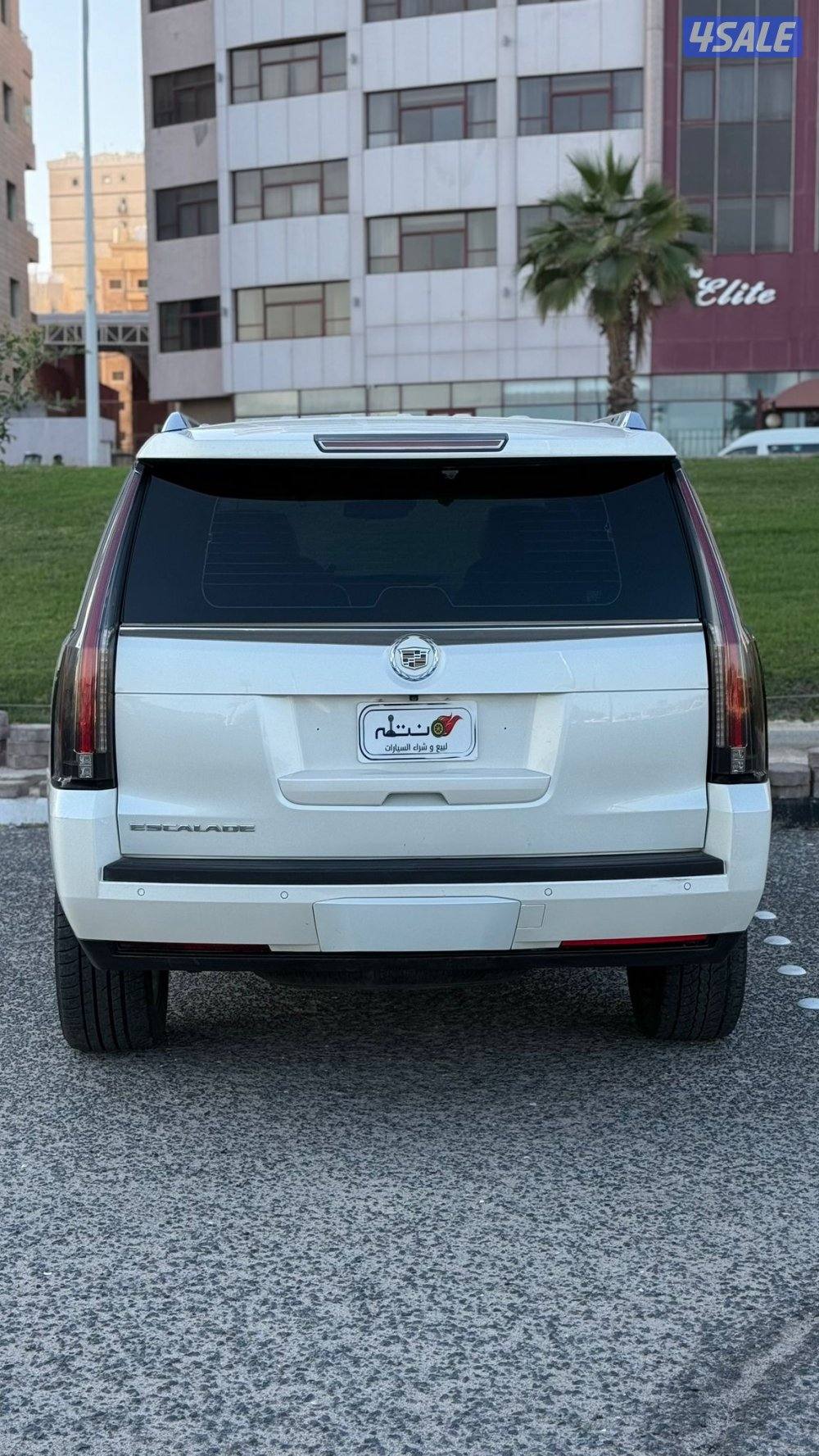 اسكاليد بريميوم موديل 2015 / بحاله ممتازه1