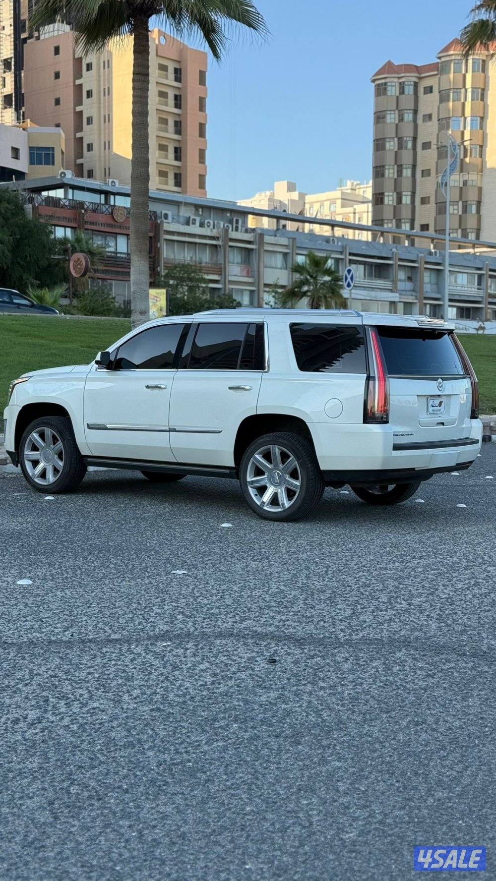 اسكاليد بريميوم موديل 2015 / بحاله ممتازه3