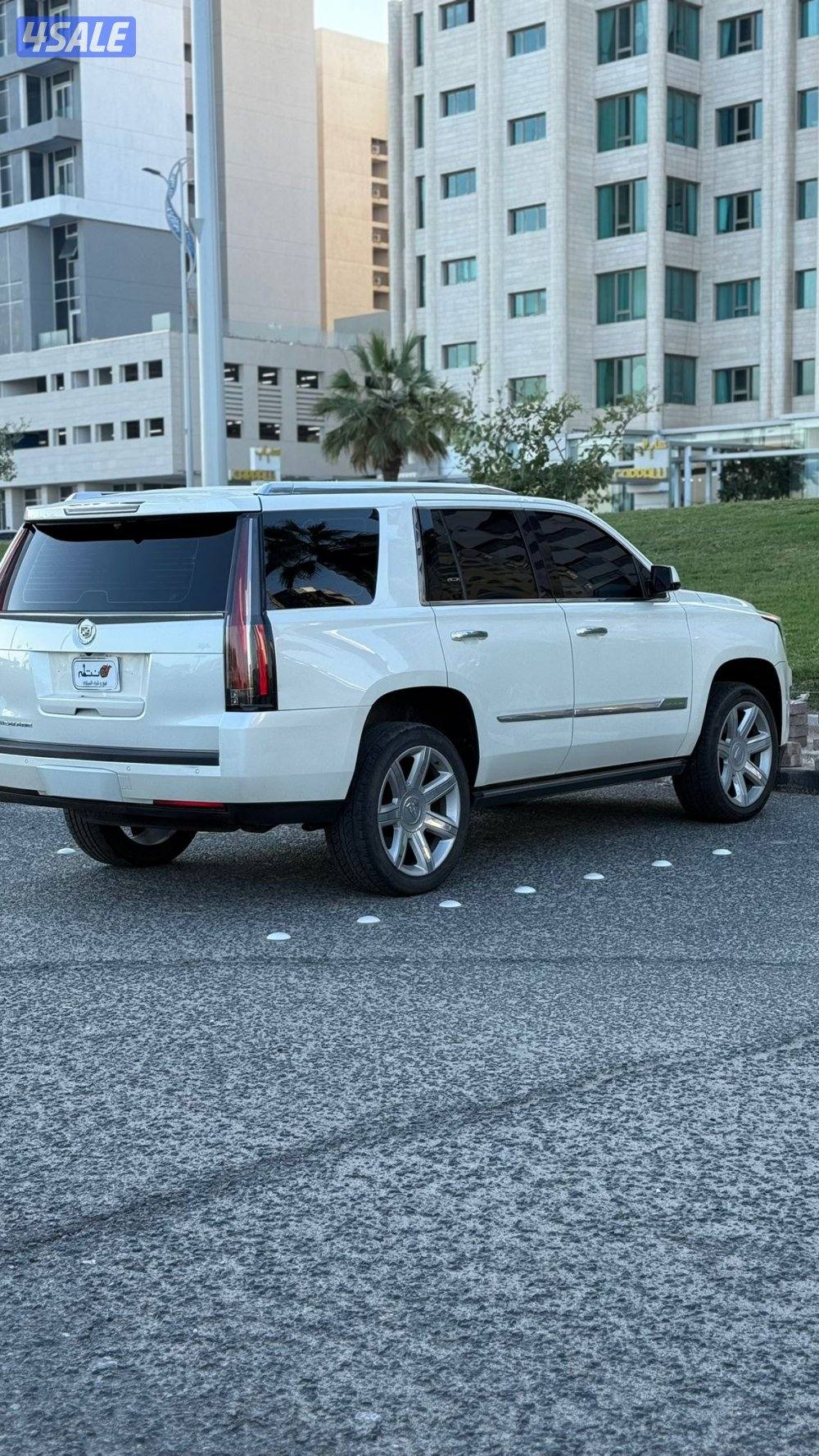 اسكاليد بريميوم موديل 2015 / بحاله ممتازه6