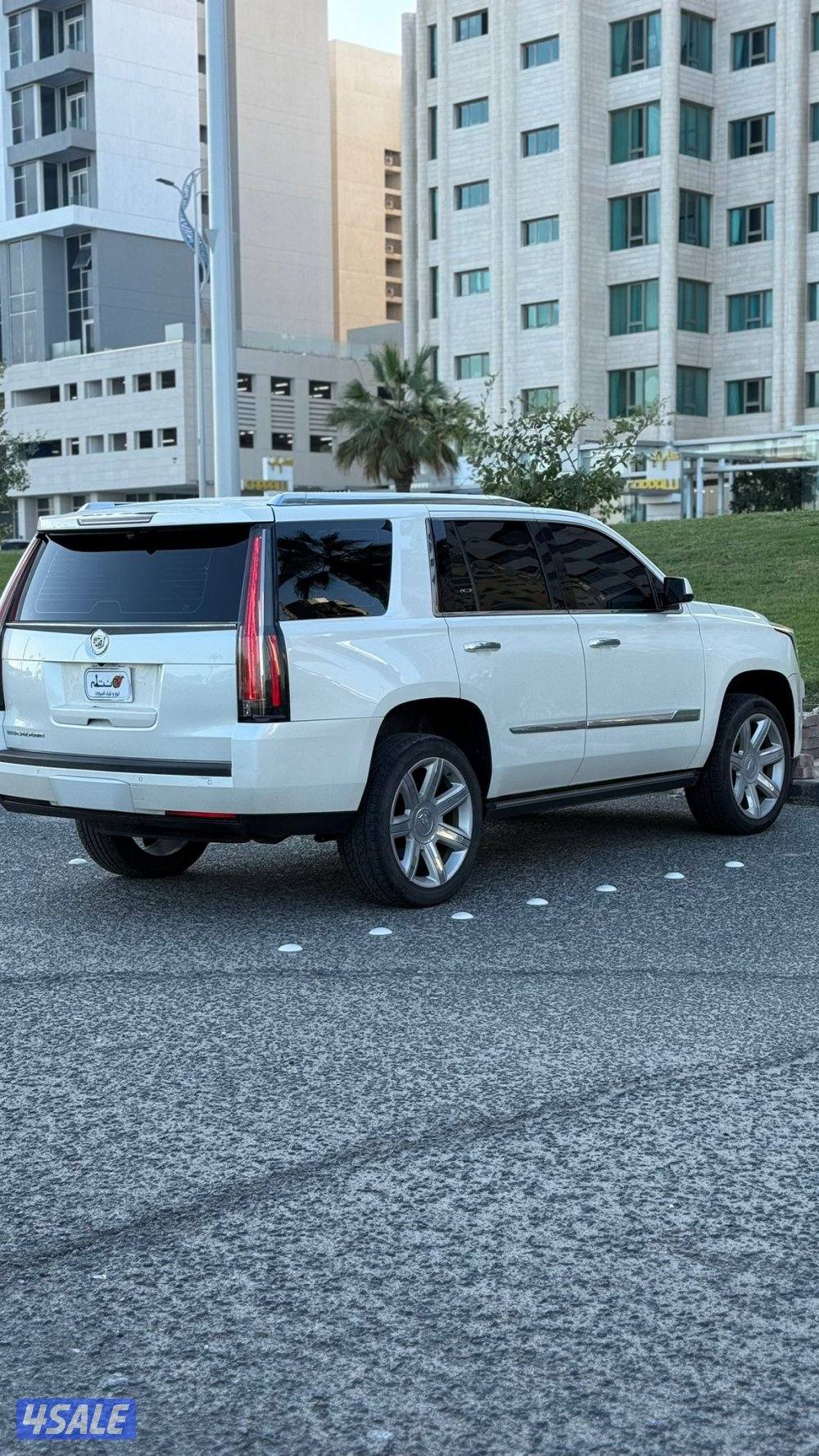 اسكاليد بريميوم موديل 2015 / بحاله ممتازه9