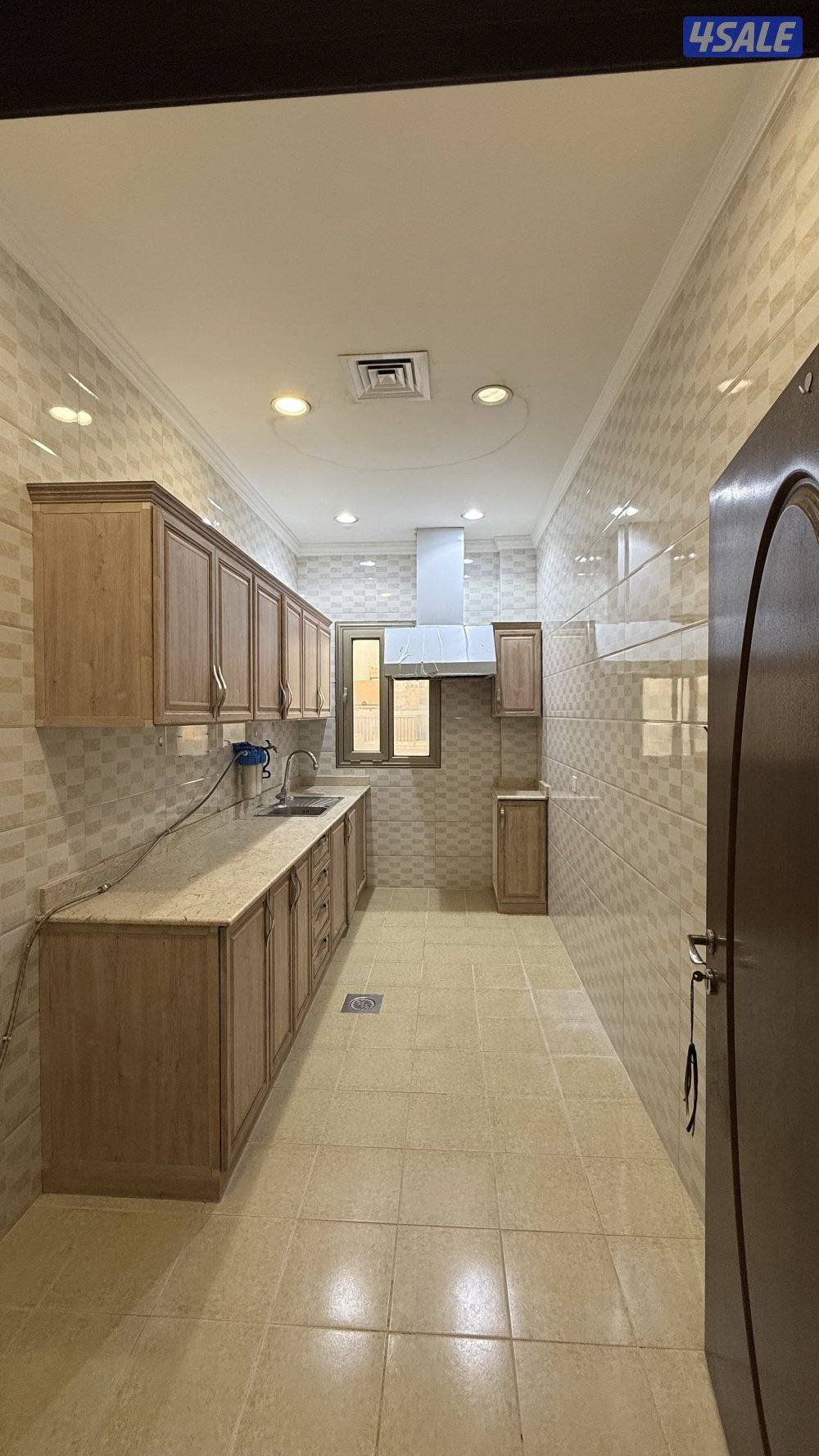 للايجار شقة بالرقة مدخل معزول يوجد اصنصنير3