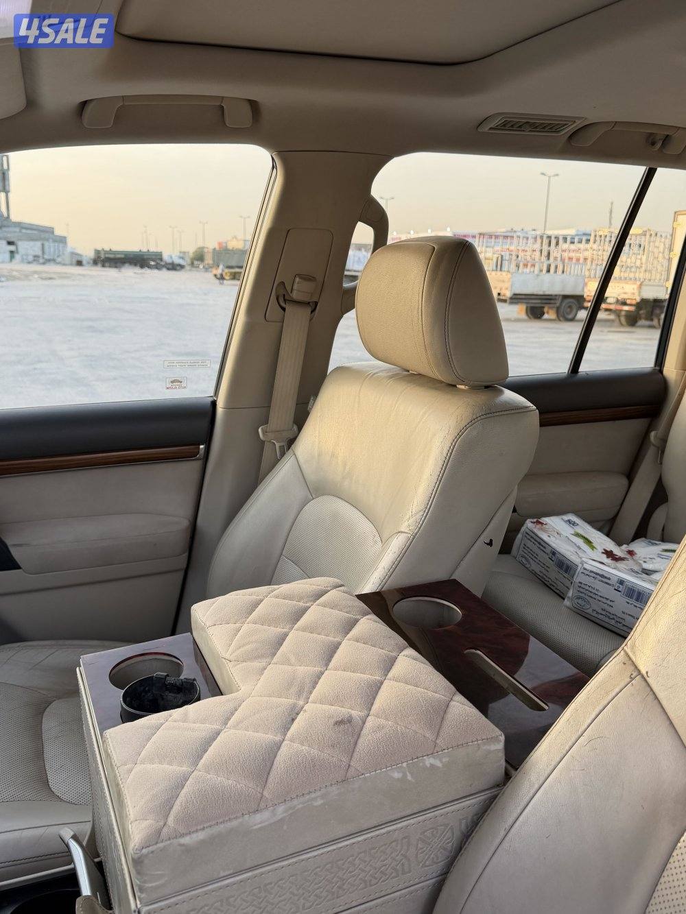 للبيع لاندكروزر موديل ٢٠١٨ ابيض صدفي كامل المواصفات ٨ سلندر شرط الفحص0