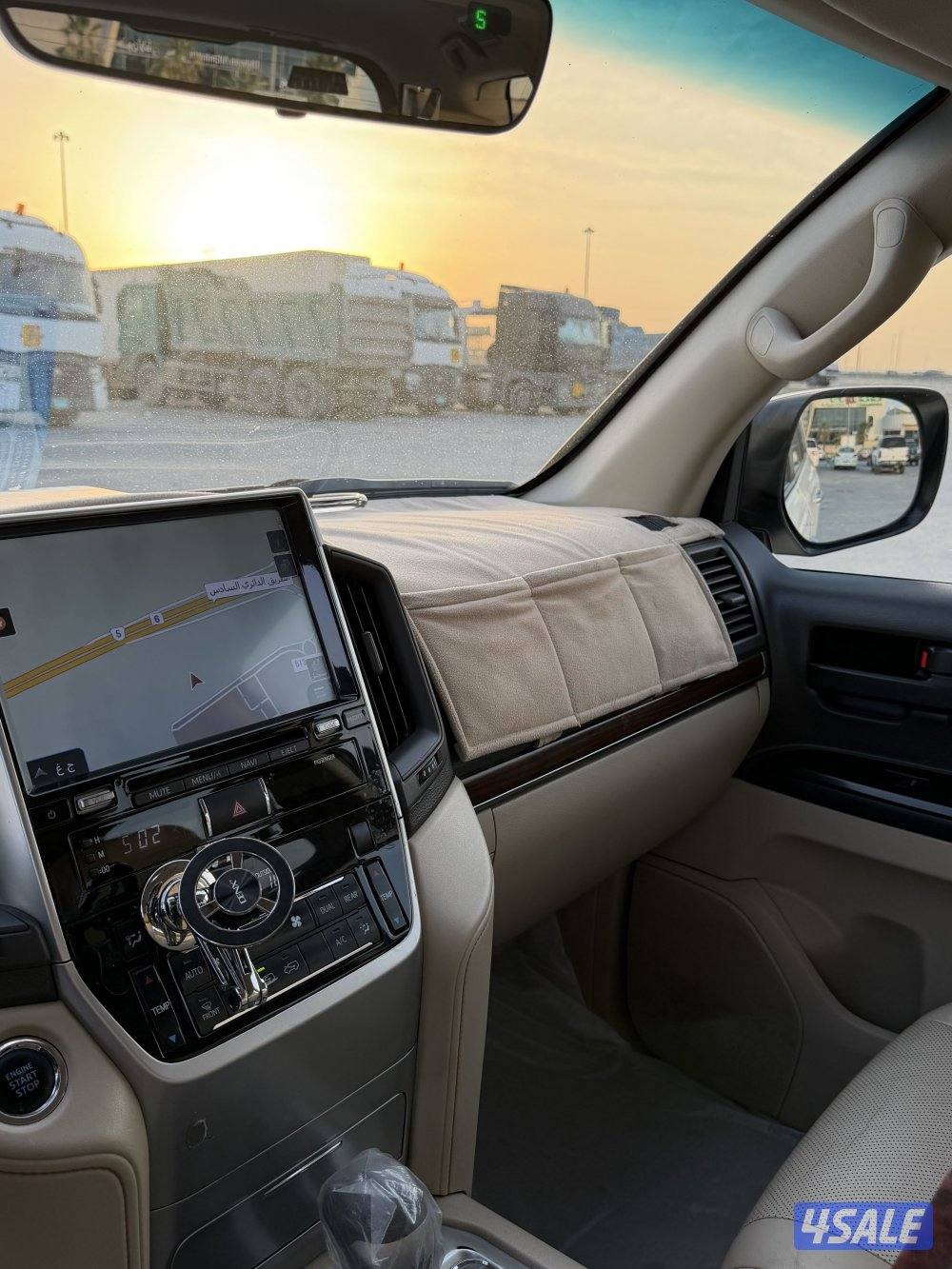 للبيع لاندكروزر موديل ٢٠١٨ ابيض صدفي كامل المواصفات ٨ سلندر شرط الفحص7
