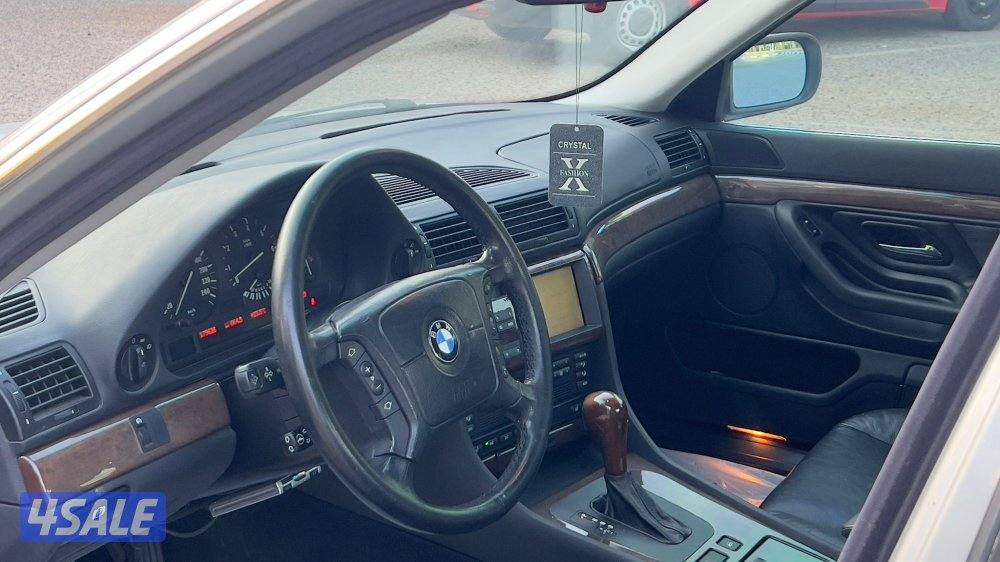 بي ام دبليو 740i موديل 2001 عداد قليل 179 الف بحالة نادرة4