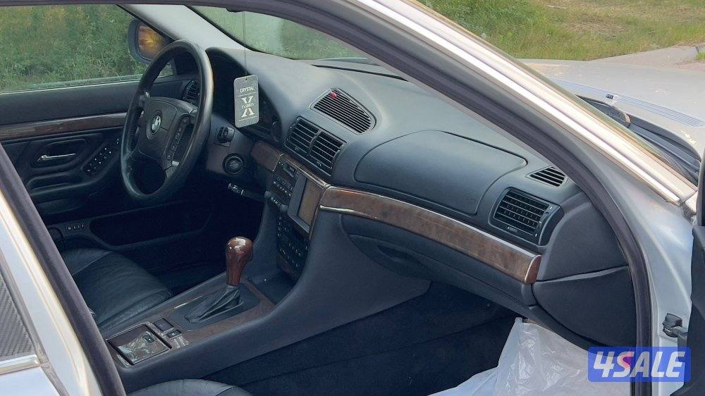 بي ام دبليو 740i موديل 2001 عداد قليل 179 الف بحالة نادرة5