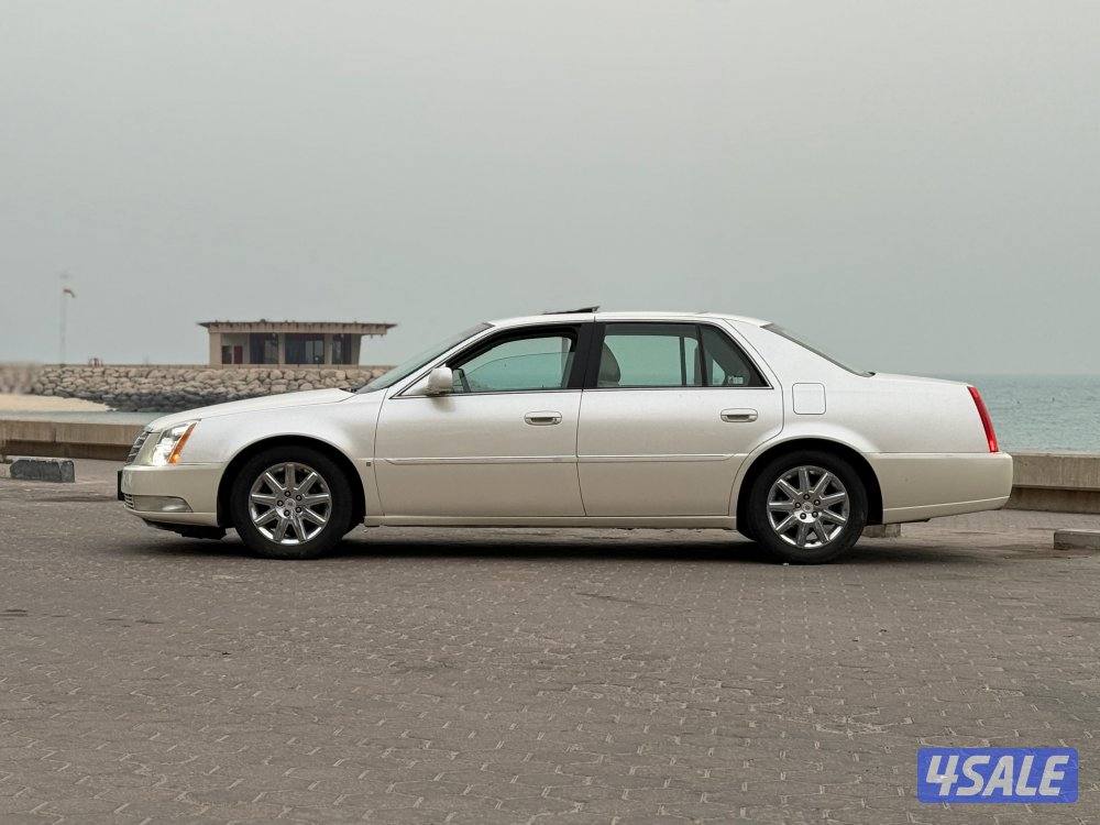 للبيع كاديلاك DTS موديل 2009 - ماشي 72 ألف فقط وارد الغانم فل اوبشن3