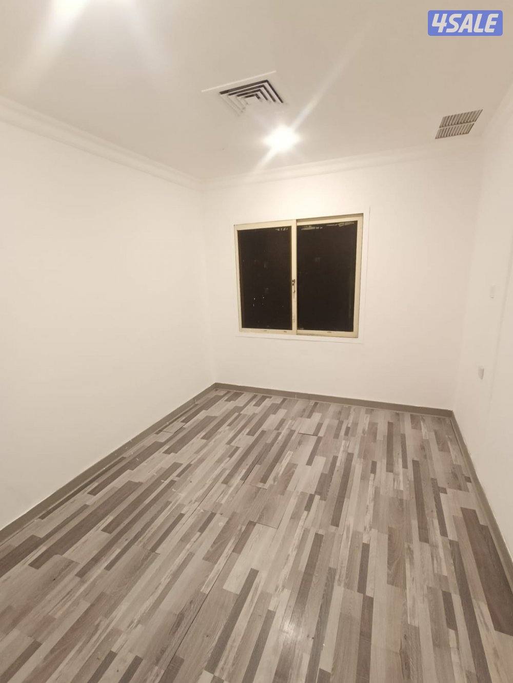 يوجد لدينا شقق للإيجار بحولي غرفتين وصالة ومطبخ وحمام نفس الصور استلام9