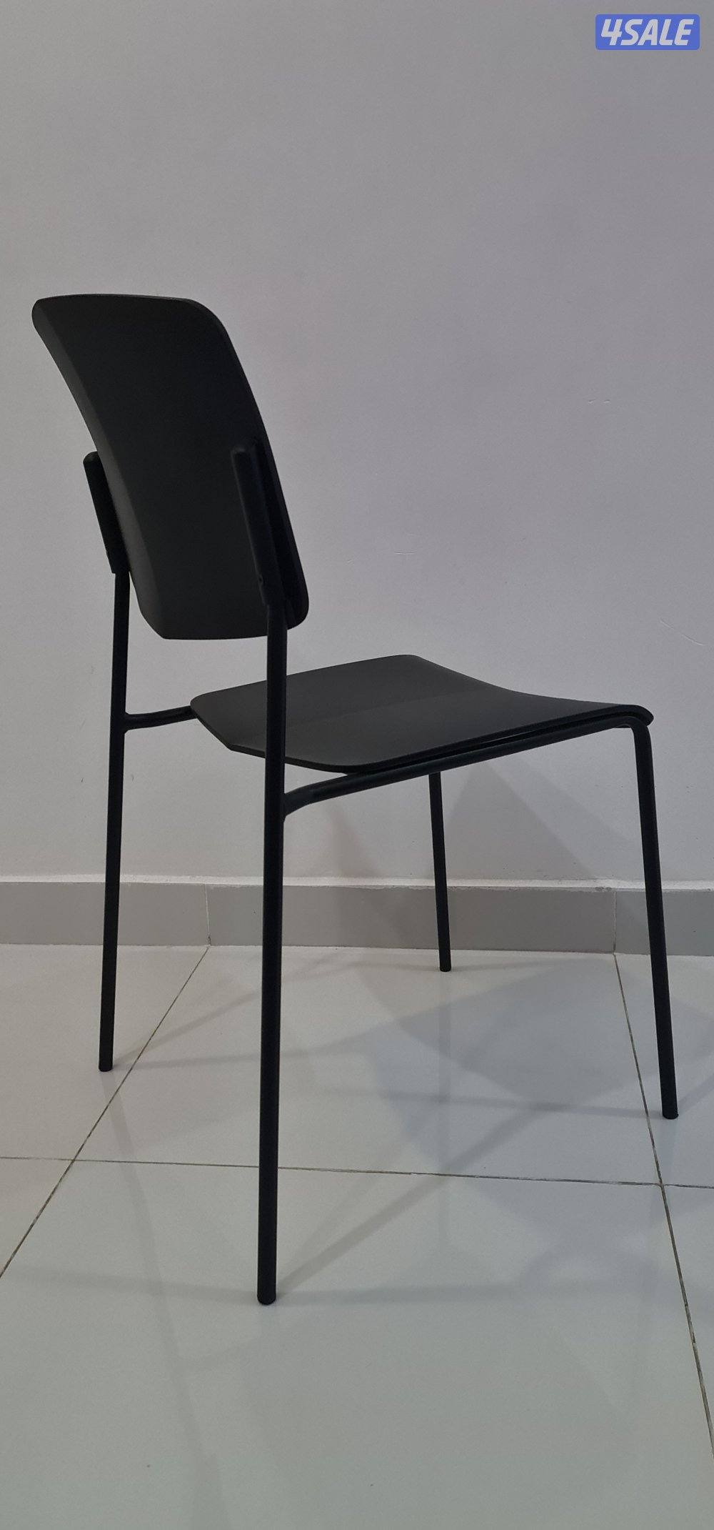كرسي عدد ١٢ و طاولة عدد ٣ لون أسود مناسب للكافيه أو المطعم1