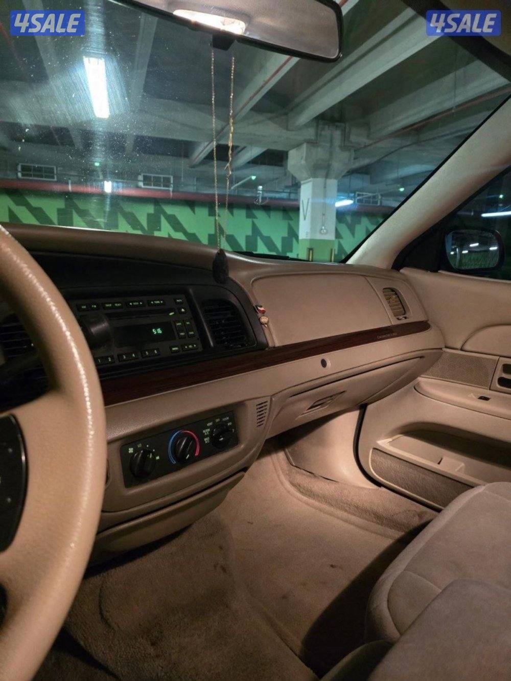 للبيع فورد فكتوريا 20115