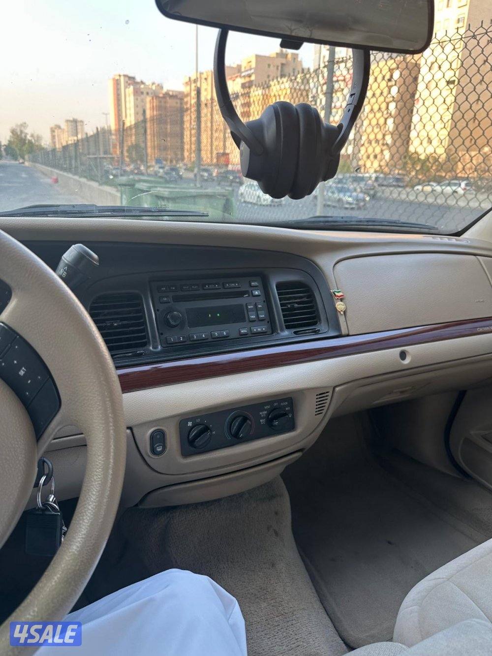 للبيع فورد فكتوريا 20118