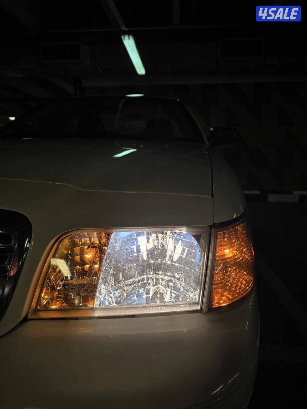 للبيع فورد فكتوريا 201115