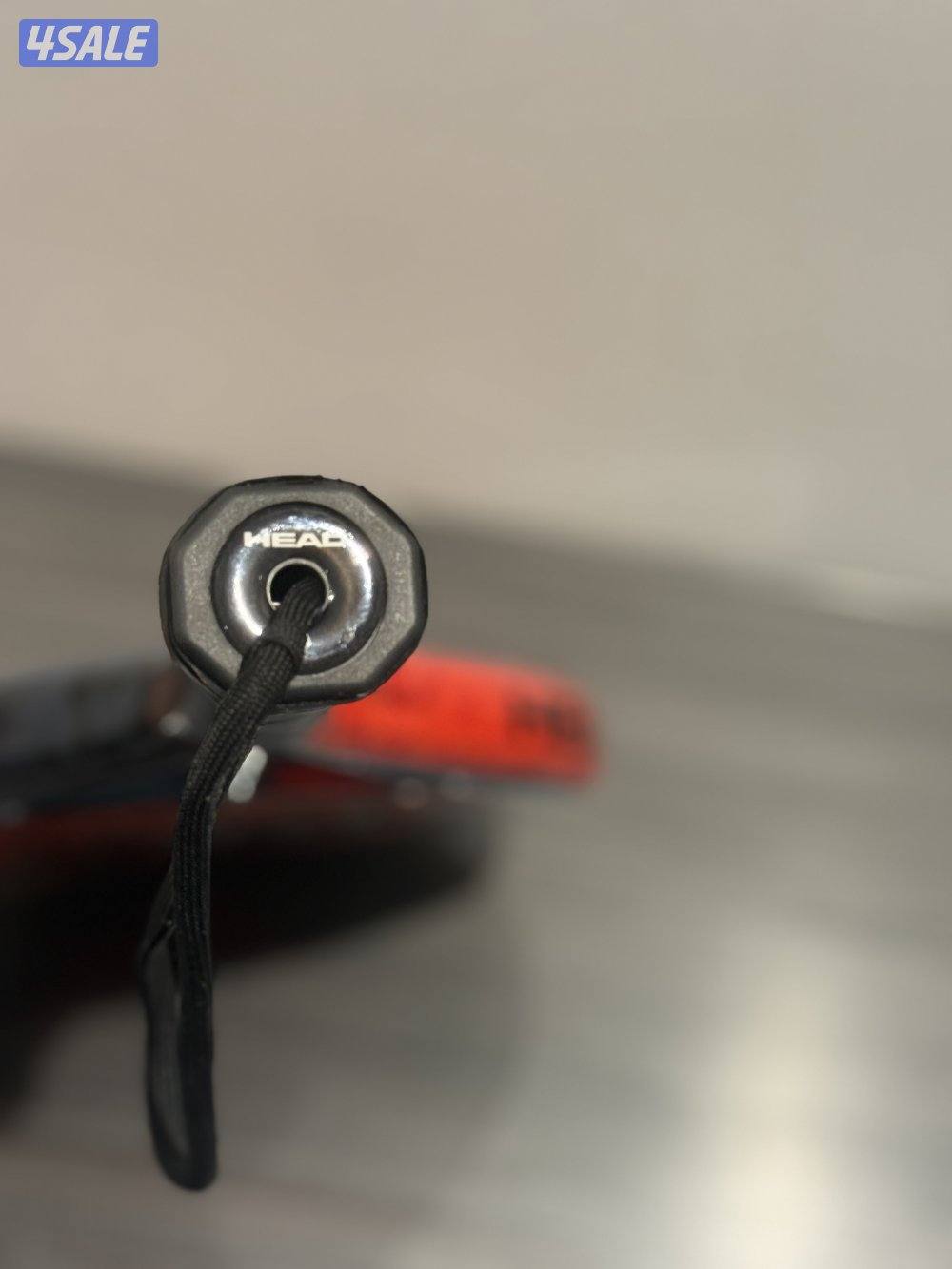 مضرب بادل (مستعمل) استعملته استعمال خفيف +فيه خدوشات بسيطه وخفيفه0