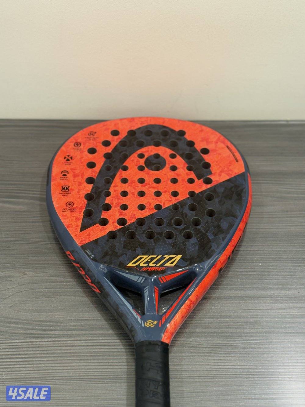 مضرب بادل (مستعمل) استعملته استعمال خفيف +فيه خدوشات بسيطه وخفيفه5