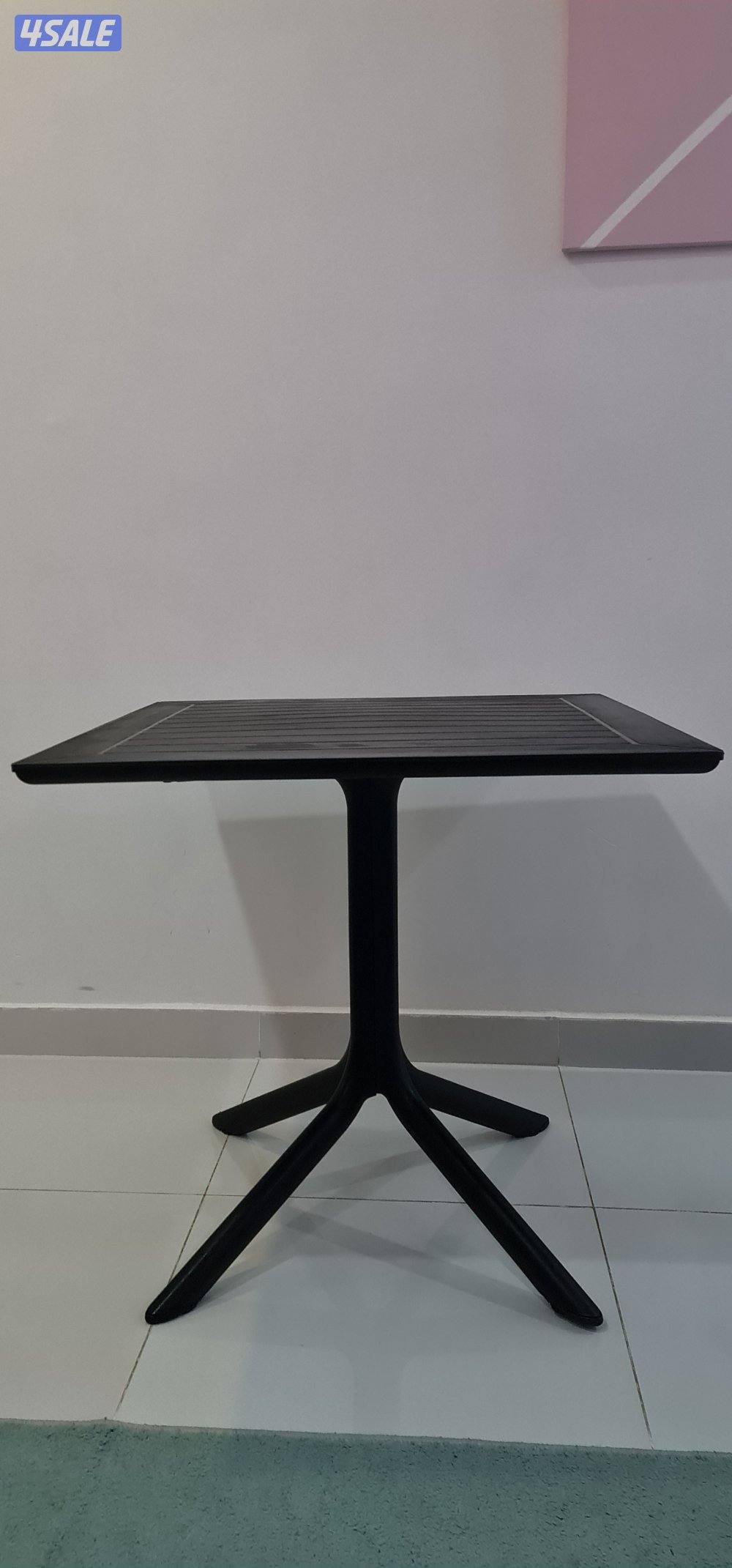 كرسي عدد ١٢ و طاولة عدد ٣ لون أسود مناسب للكافيه أو المطعم3