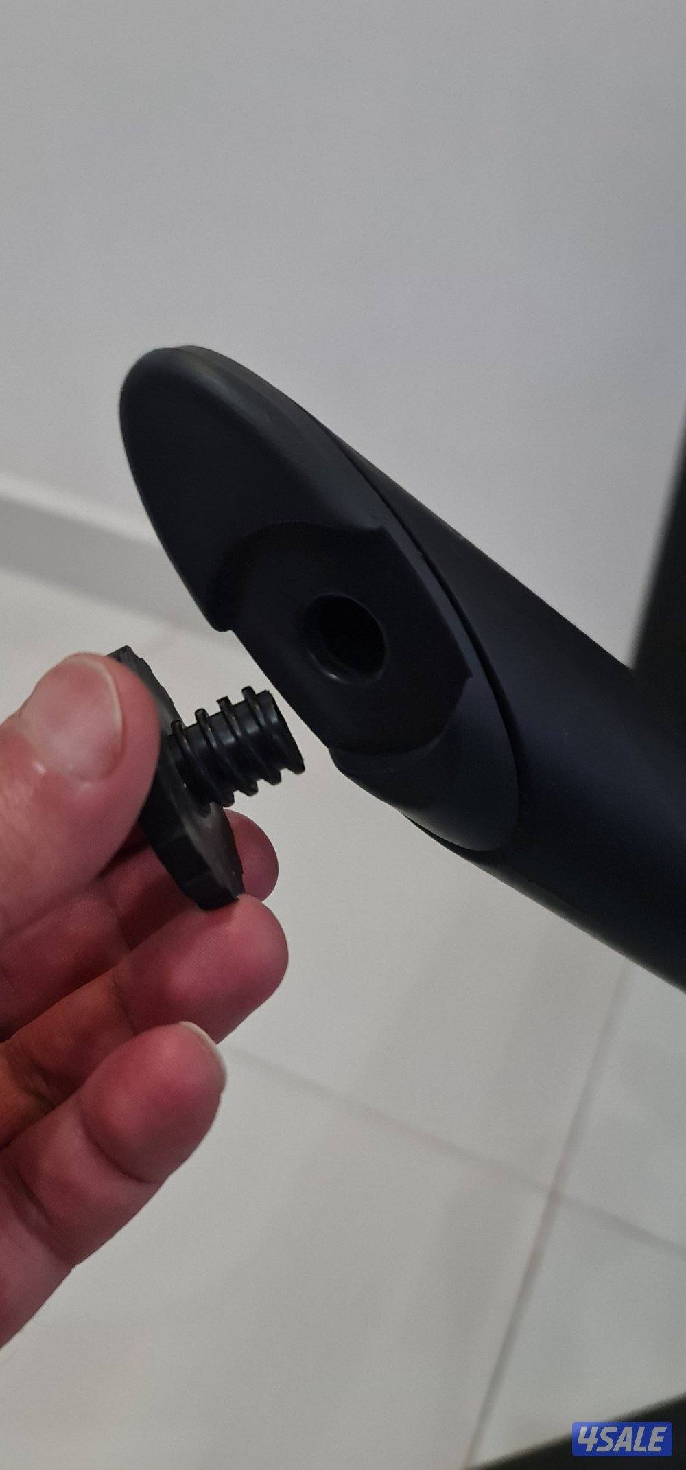 كرسي عدد ١٢ و طاولة عدد ٣ لون أسود مناسب للكافيه أو المطعم6