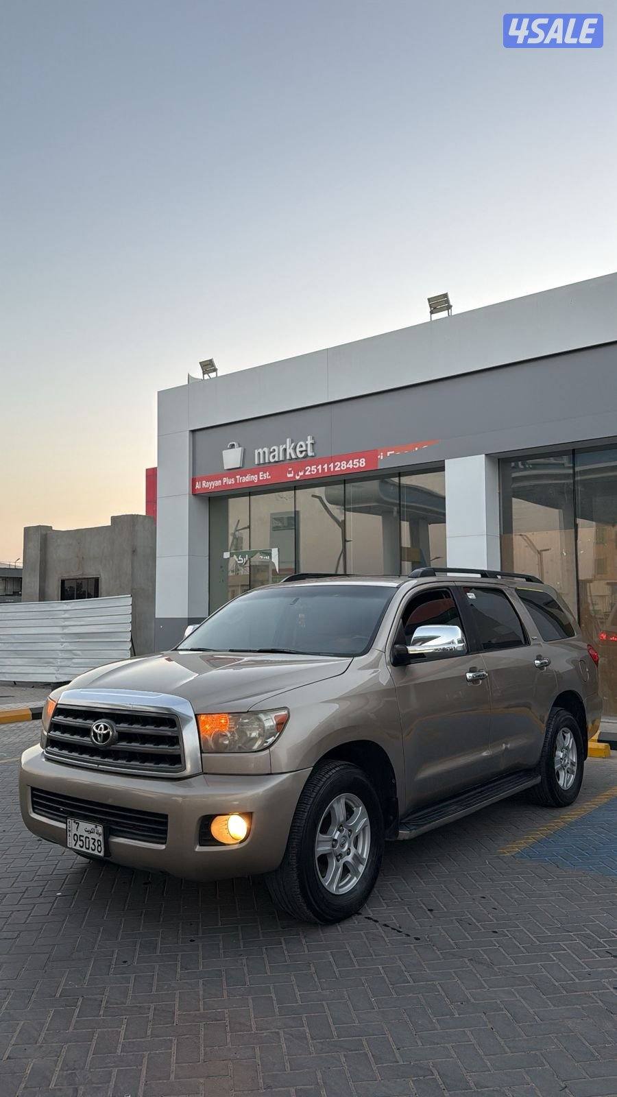 سكويا مديل 2009 ذهبي من داخل بيج1