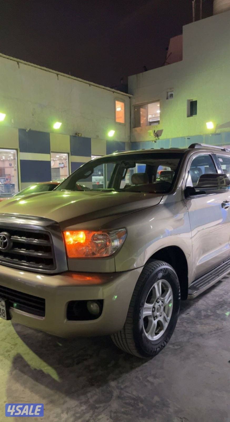 سكويا مديل 2009 ذهبي من داخل بيج4